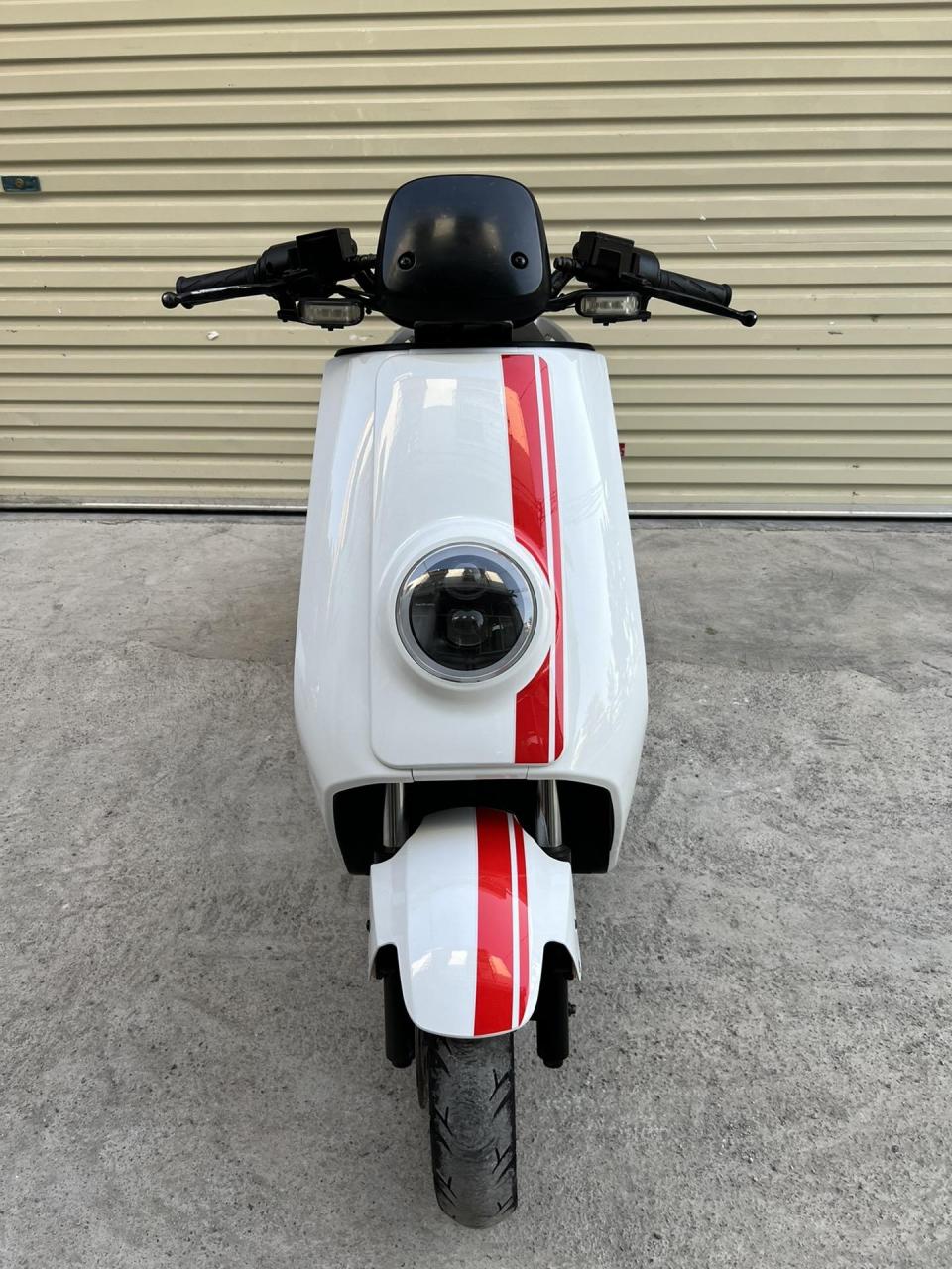 小牛顶配版.售价4999 18年8月n1spro顶配版 行驶1.