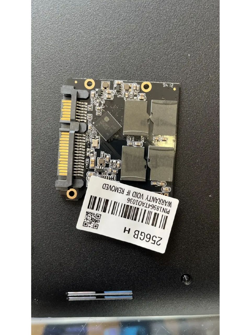 固态硬盘里面是tf卡啊?