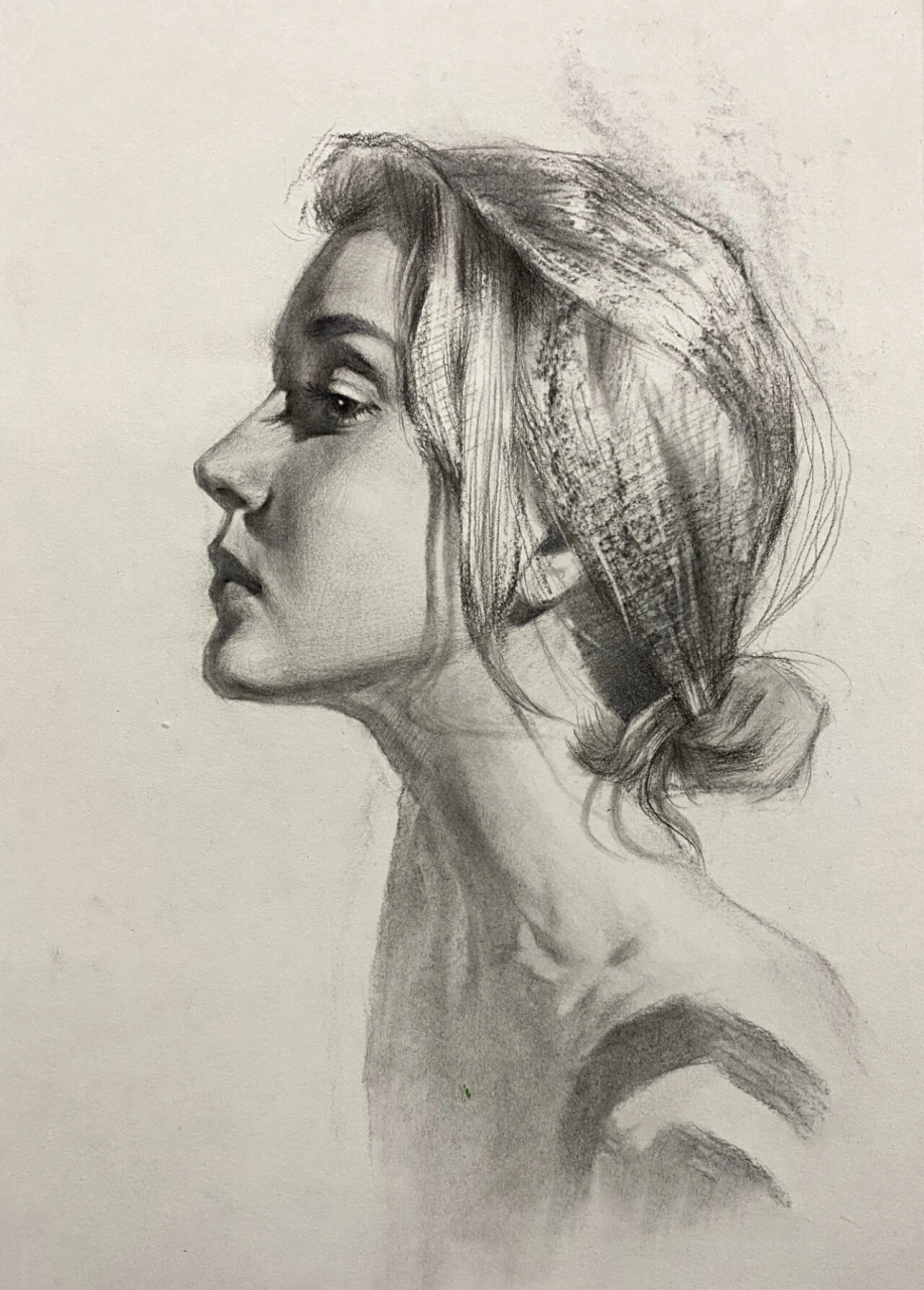 素描头像侧脸,光影写实素描 画面关系其实是一开始就建立起来的,往后