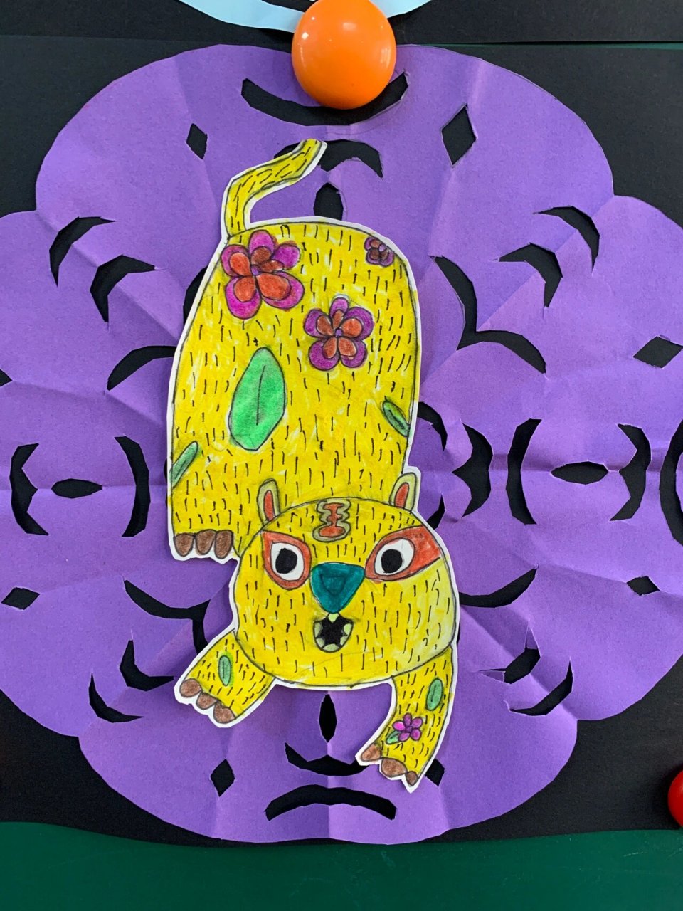 一二年级 | 美术社团 | 学生作品 96虎年迎新,团花 民间老虎剪贴画