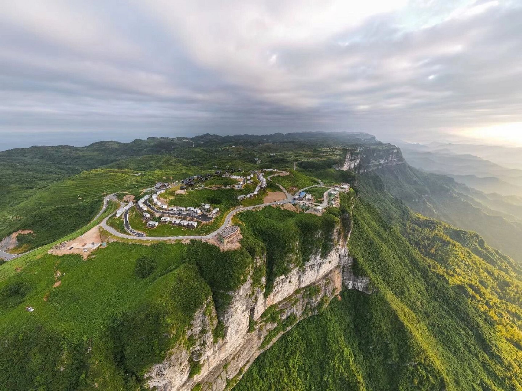 龙山八面山风景区图片