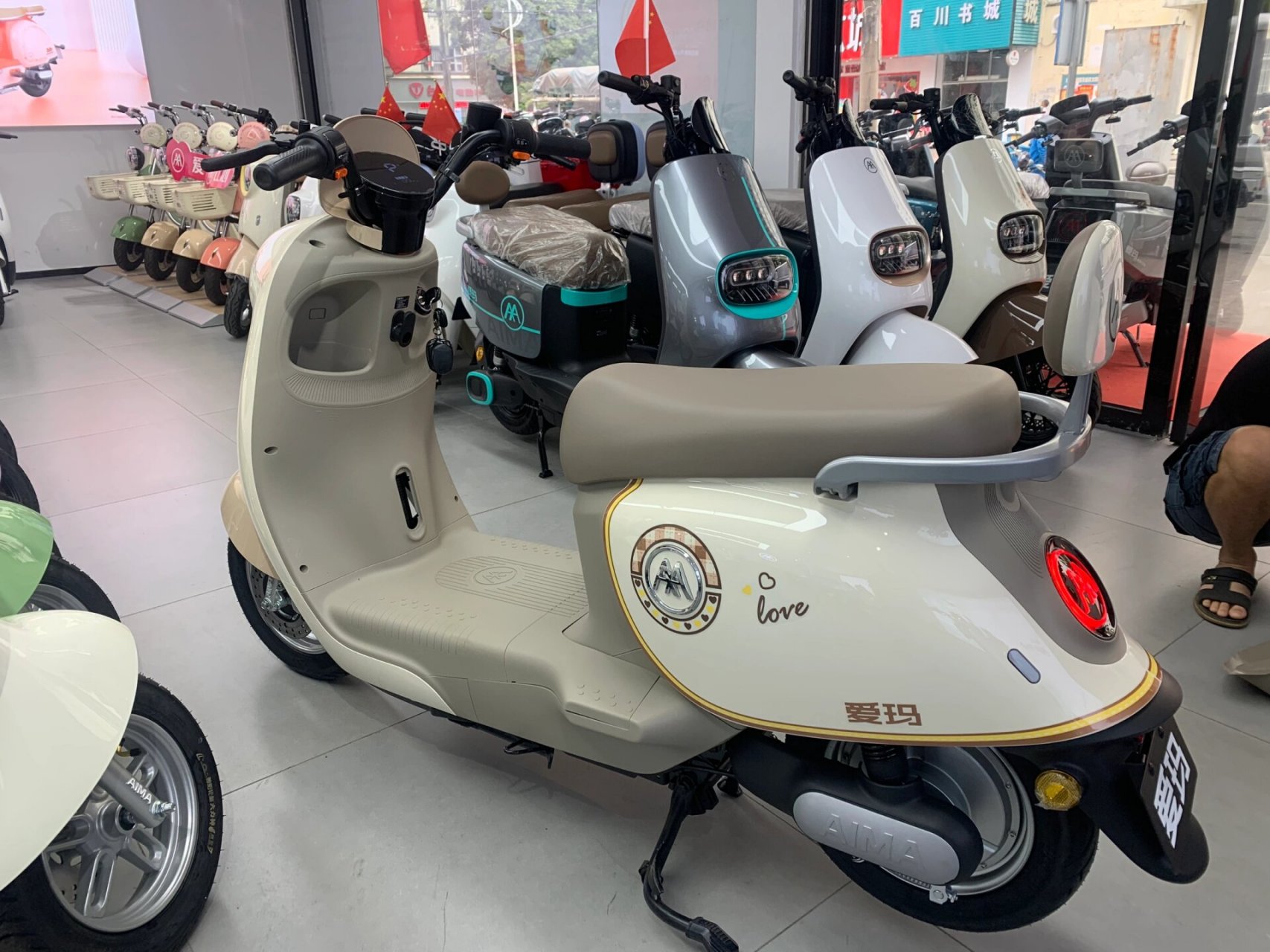 爱玛电动车#浦北爱玛电动车 新款车型爱玛爱琪 6个电瓶72伏 续 900