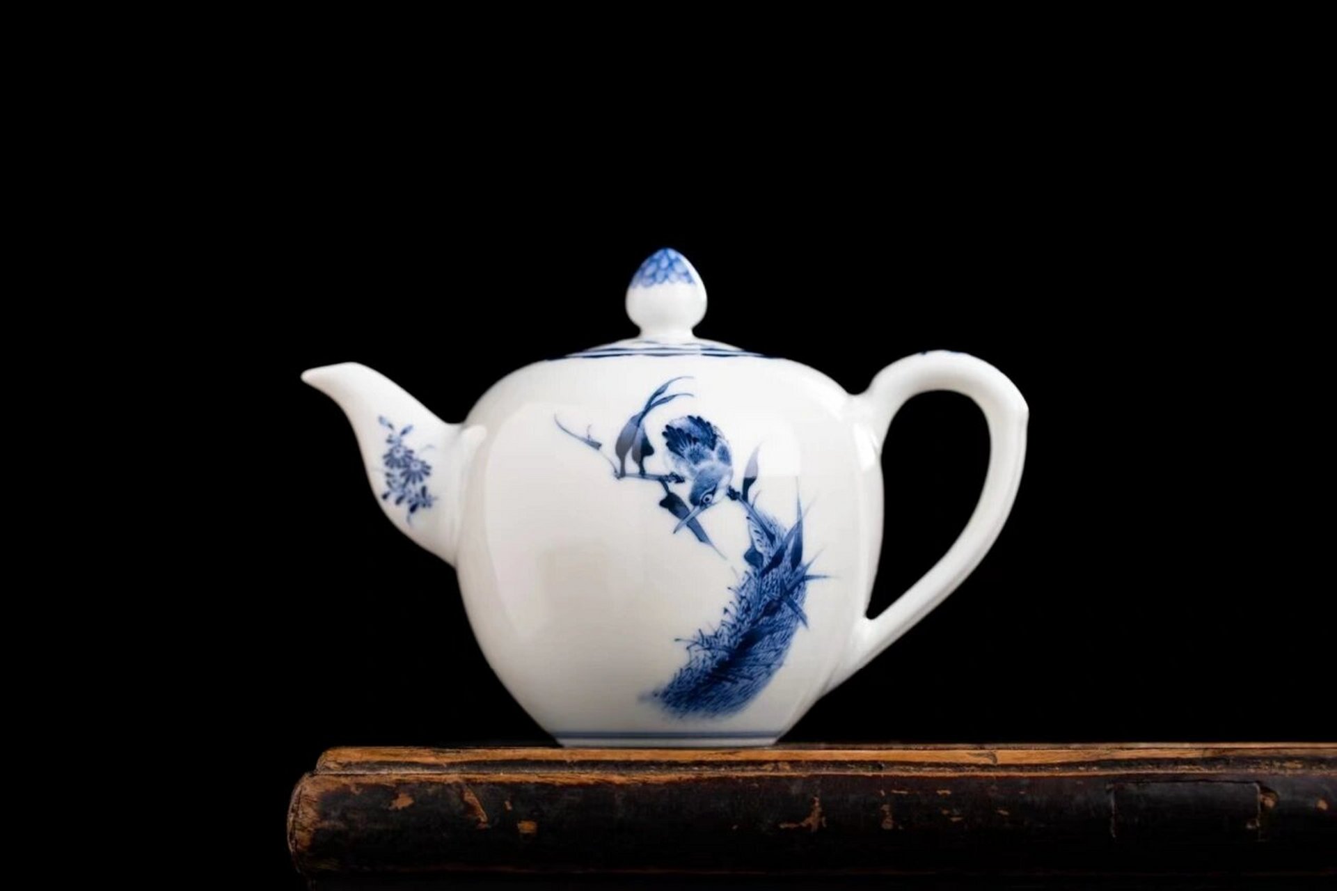 小雅青花 单翠美人尖壶 阮定荣小雅珍藏 单翠戏鱼,大美至简 留白极大