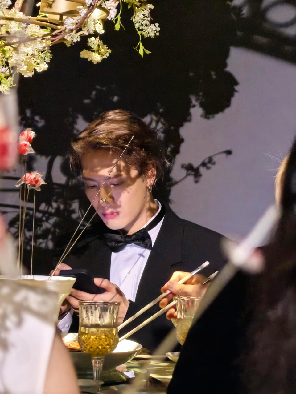 王嘉尔离开kpop后越来越欧美混血风了