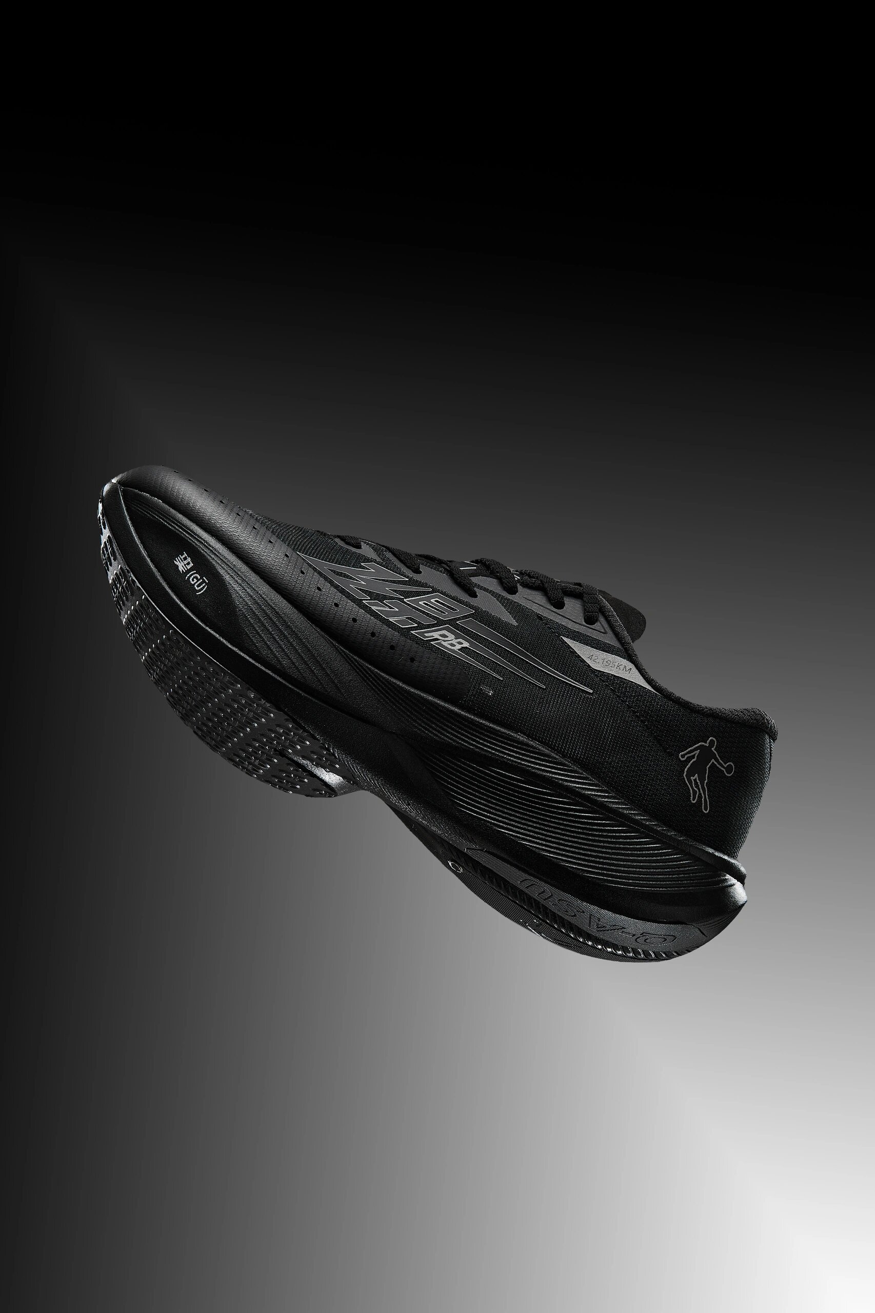 球鞋摄影|飞影pb3 英雄 就问全黑的鞋子你们爱不爱!