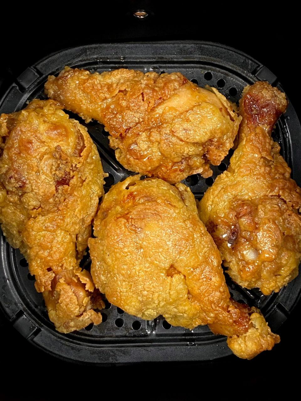 今天吃:吮指原味鸡! 外皮金黄酥脆,内里鸡肉鲜嫩多汁.