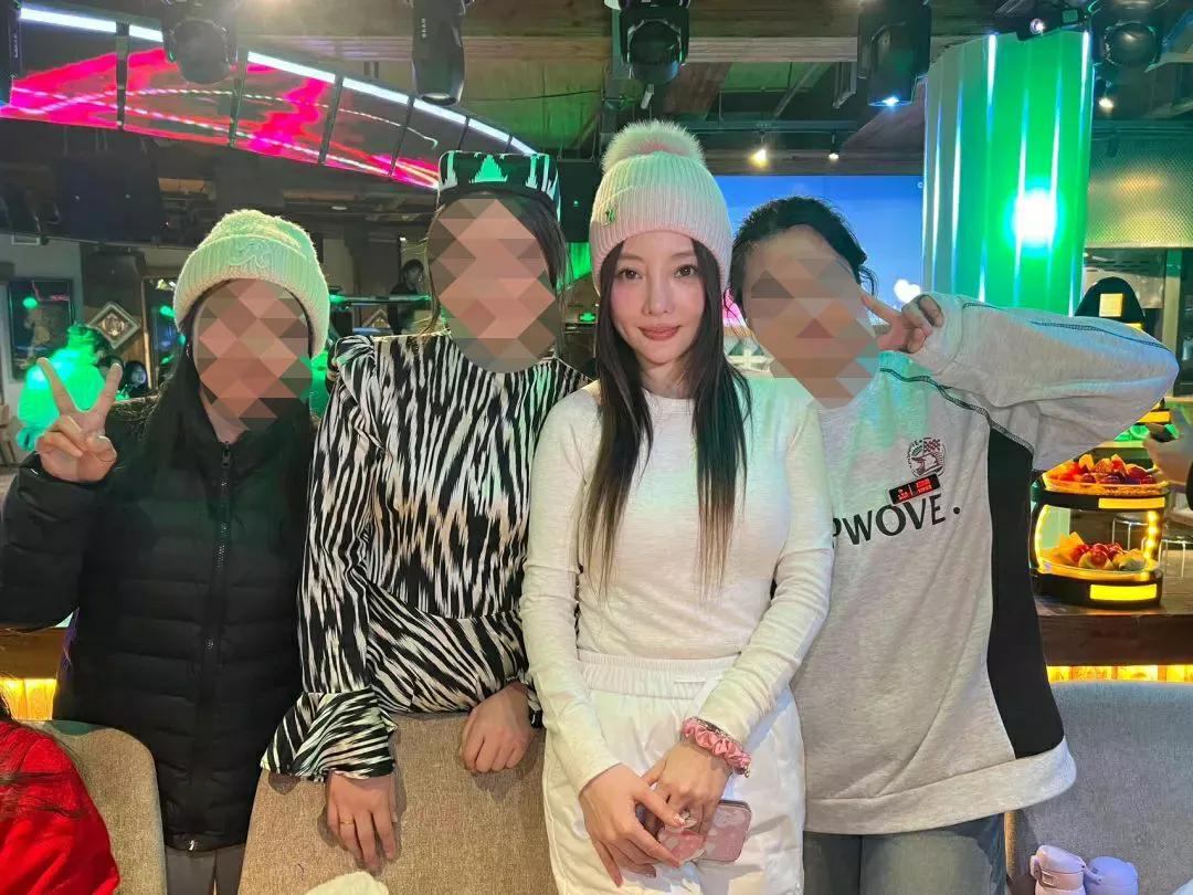 尤其是看到43岁的李小璐,简直逆天啊!