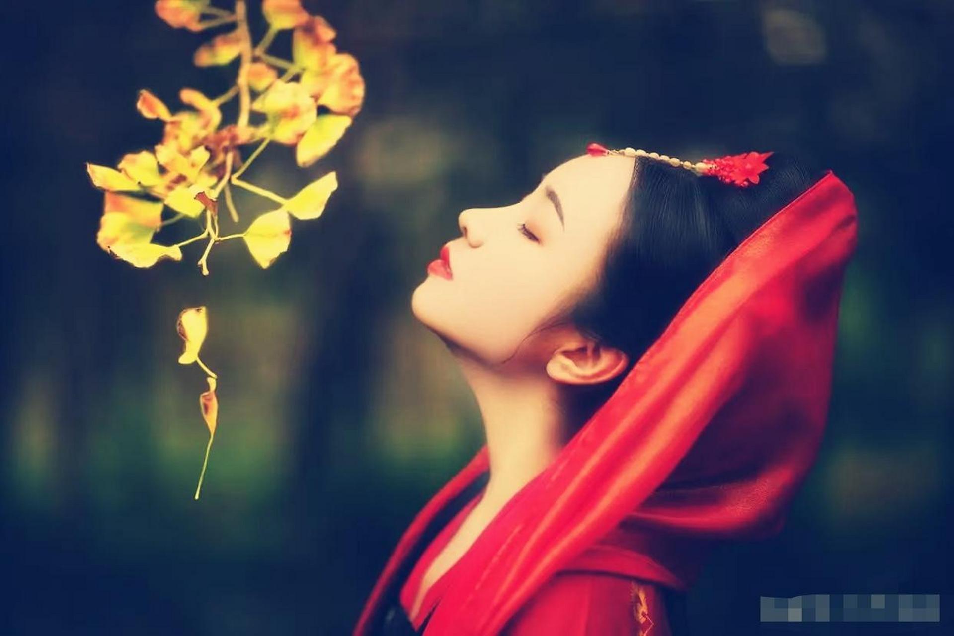 被抛弃的女人最终涅槃重生 李婷婷是一个普通的女孩,她曾经有一个很