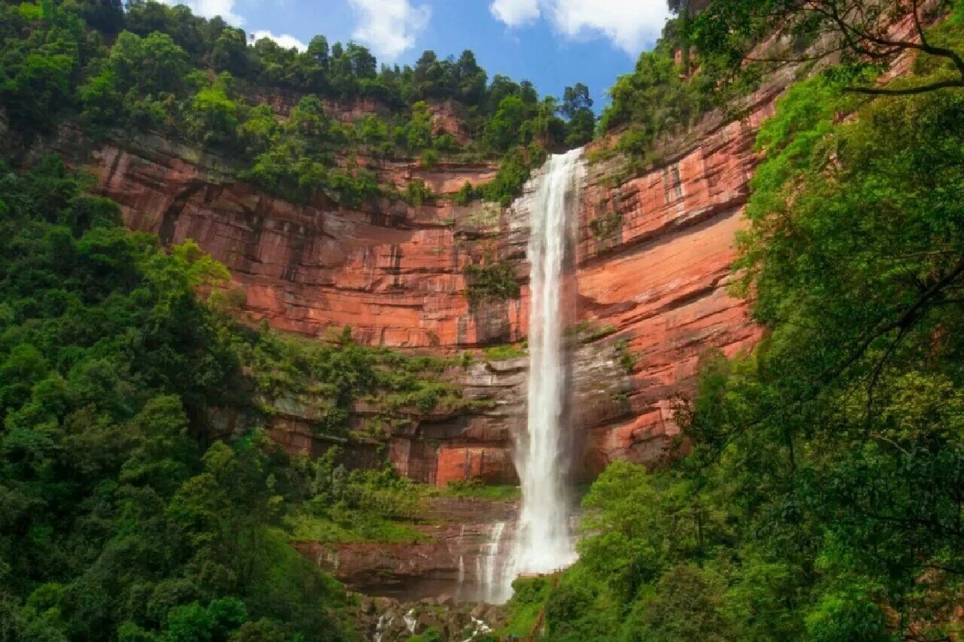 赤水佛光岩旅游攻略 99位置:佛光岩景区位于赤水市元厚镇,距离赤水