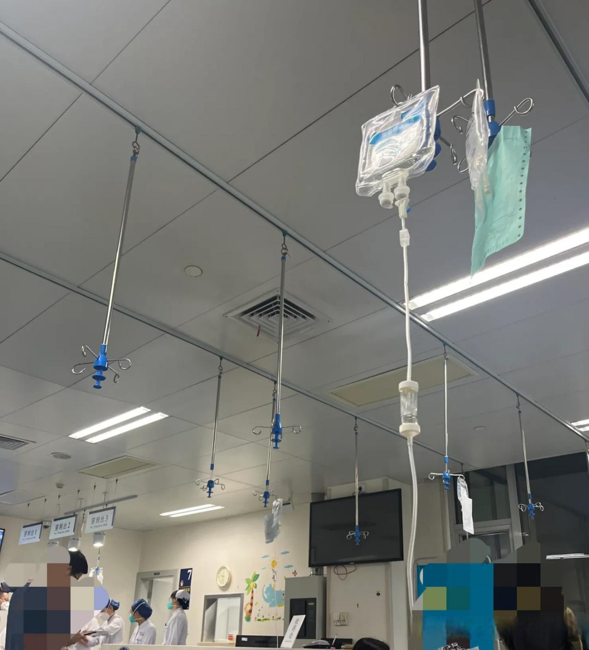 我家那些事 我是真佩服儿科的护士,尤其是在输液室工作的护士.