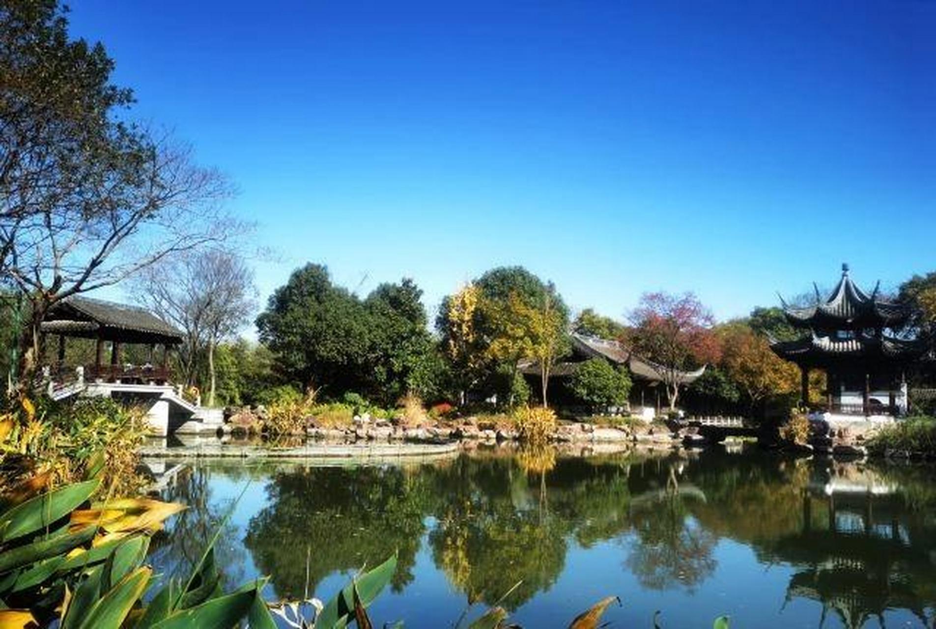 93杭州西溪国家湿地公园位于杭州市西湖区和余杭区,距西湖不远,公共