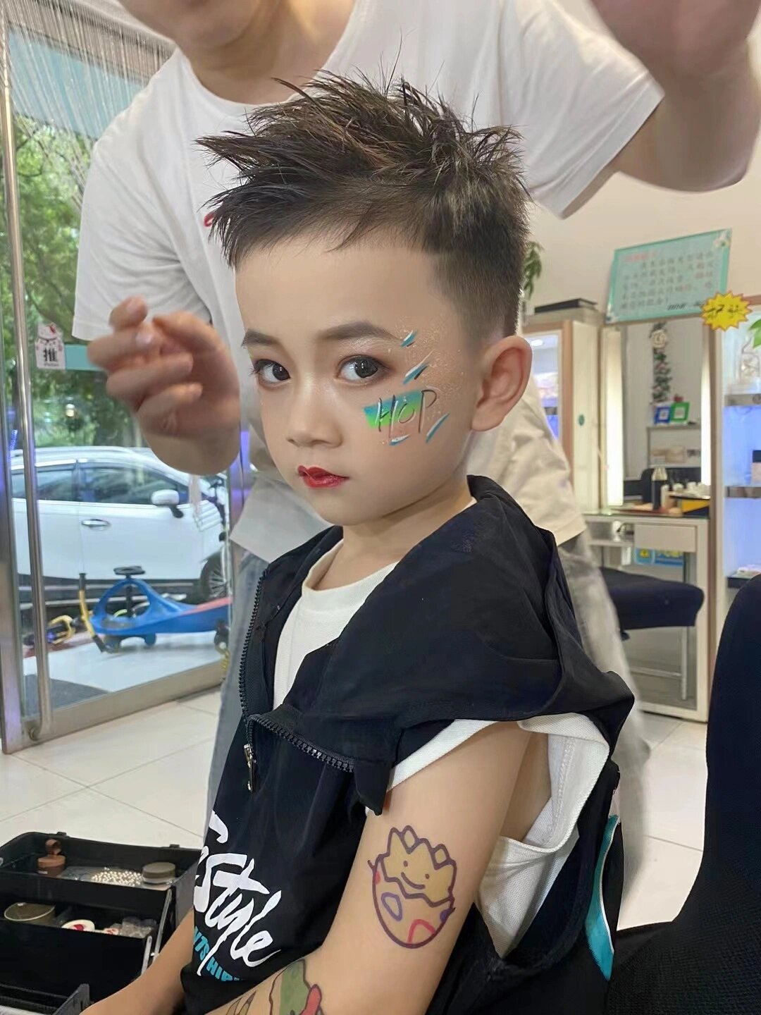 男童街舞妆容发型造型