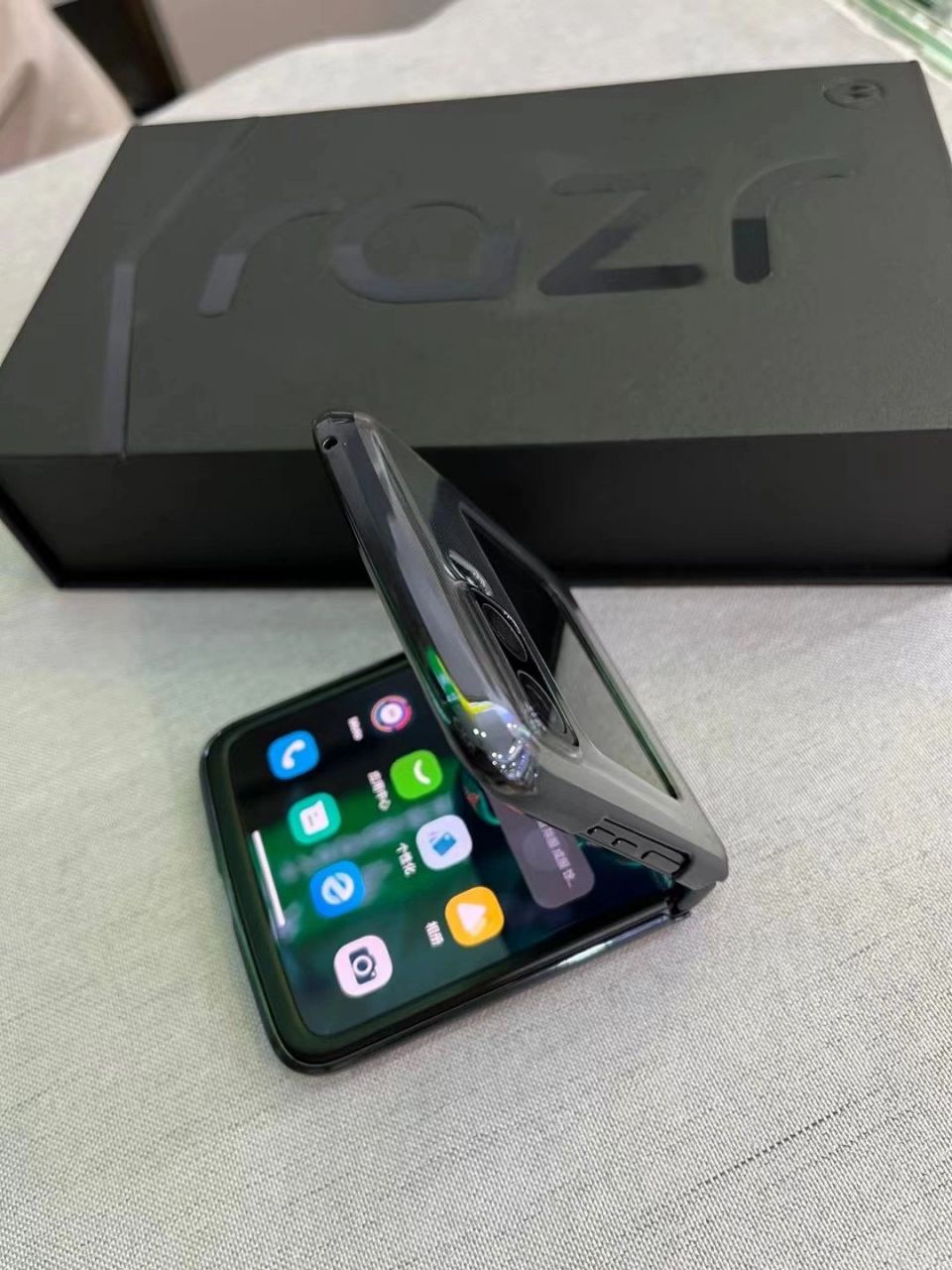 最新款摩托罗拉 最新款摩托罗拉 刀锋razr2022 8 256g 5g折叠屏 锋