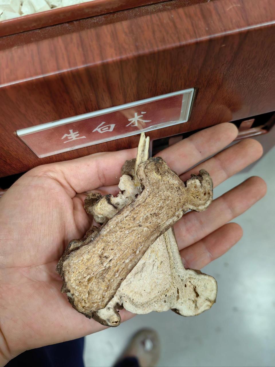 每天一味中药—白术 白术 来源:菊科白术的根茎 性味:温苦甘,归脾胃