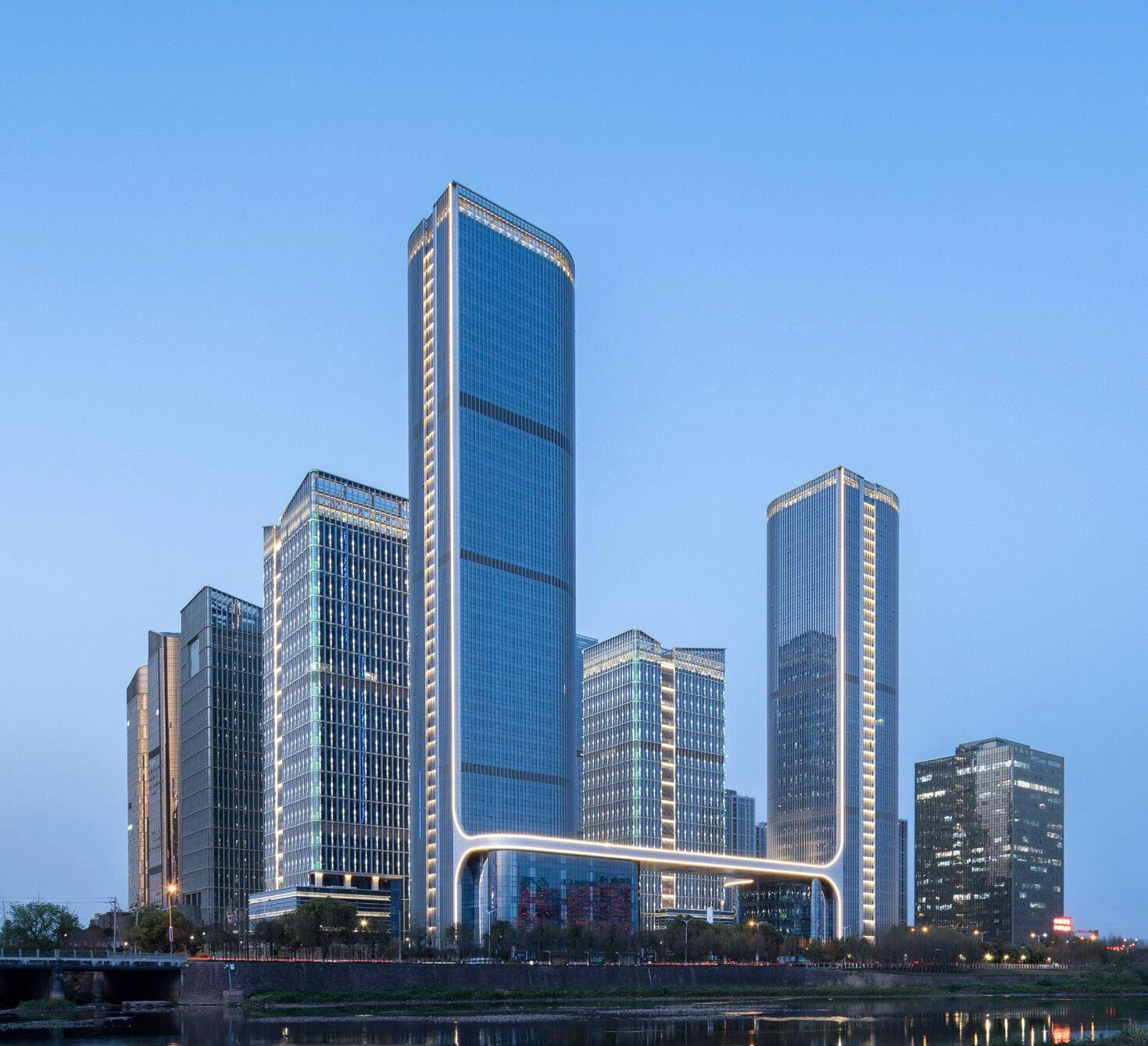 中福广场位于义乌cbd核心区,定位为服务浙商回归的高标准金融商务