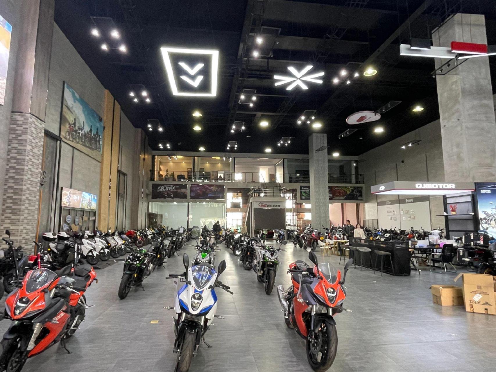 所有车型全国可物流发车,另外承接摩托车所有业务,买,卖,上牌,驾照