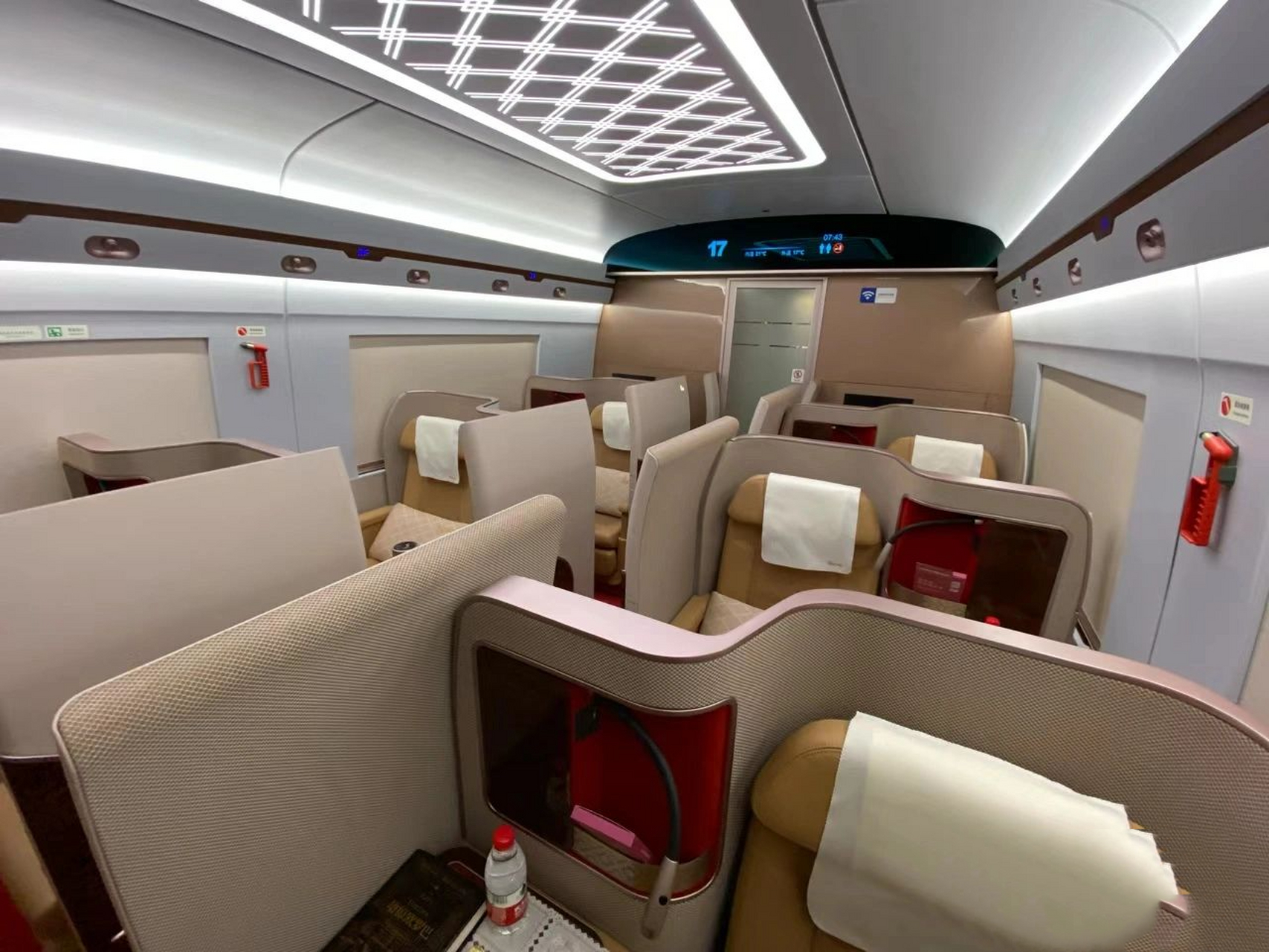 求助:京沪复兴号商务座班次 如题,上海到北京,哪些车次的商务座是像图