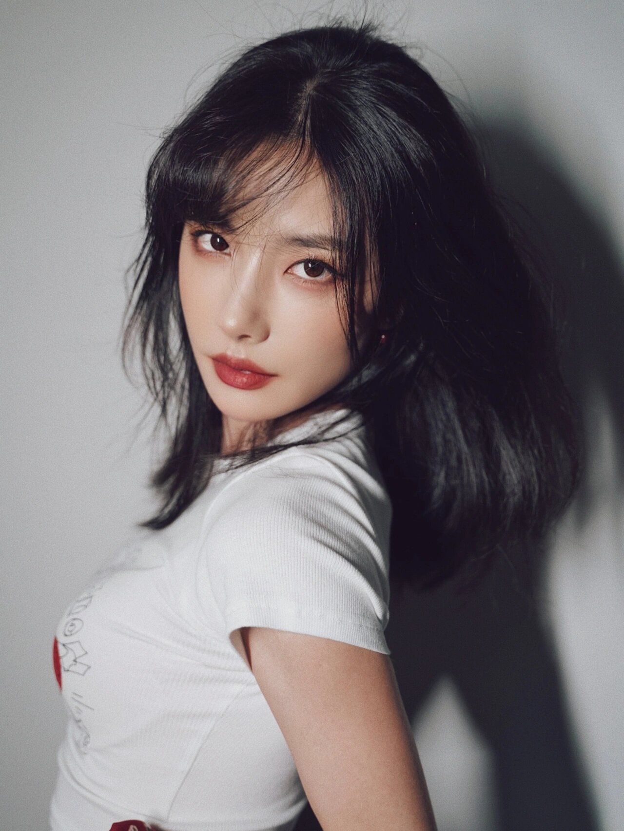 拍照姿势9599|白墙辣妹照快来get