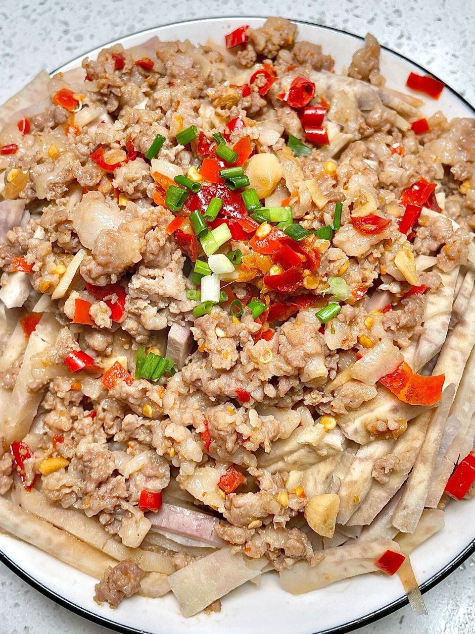 95食材: 97香芋丝,五花肉沫,红椒,剁椒,葱