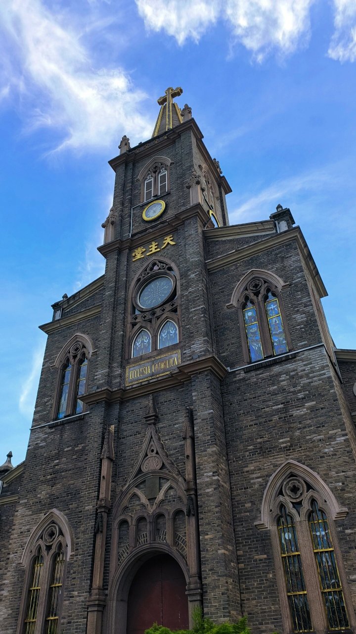 福州市泛船浦天主教堂 始建于清同治三年(1864年),原为木构单层建筑
