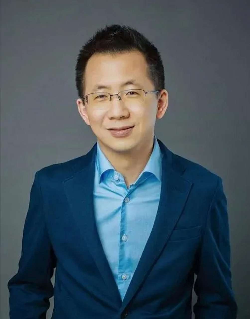 头条,抖音的老板,身价5000亿的张一鸣icon 十几年前,买个iphone4还要