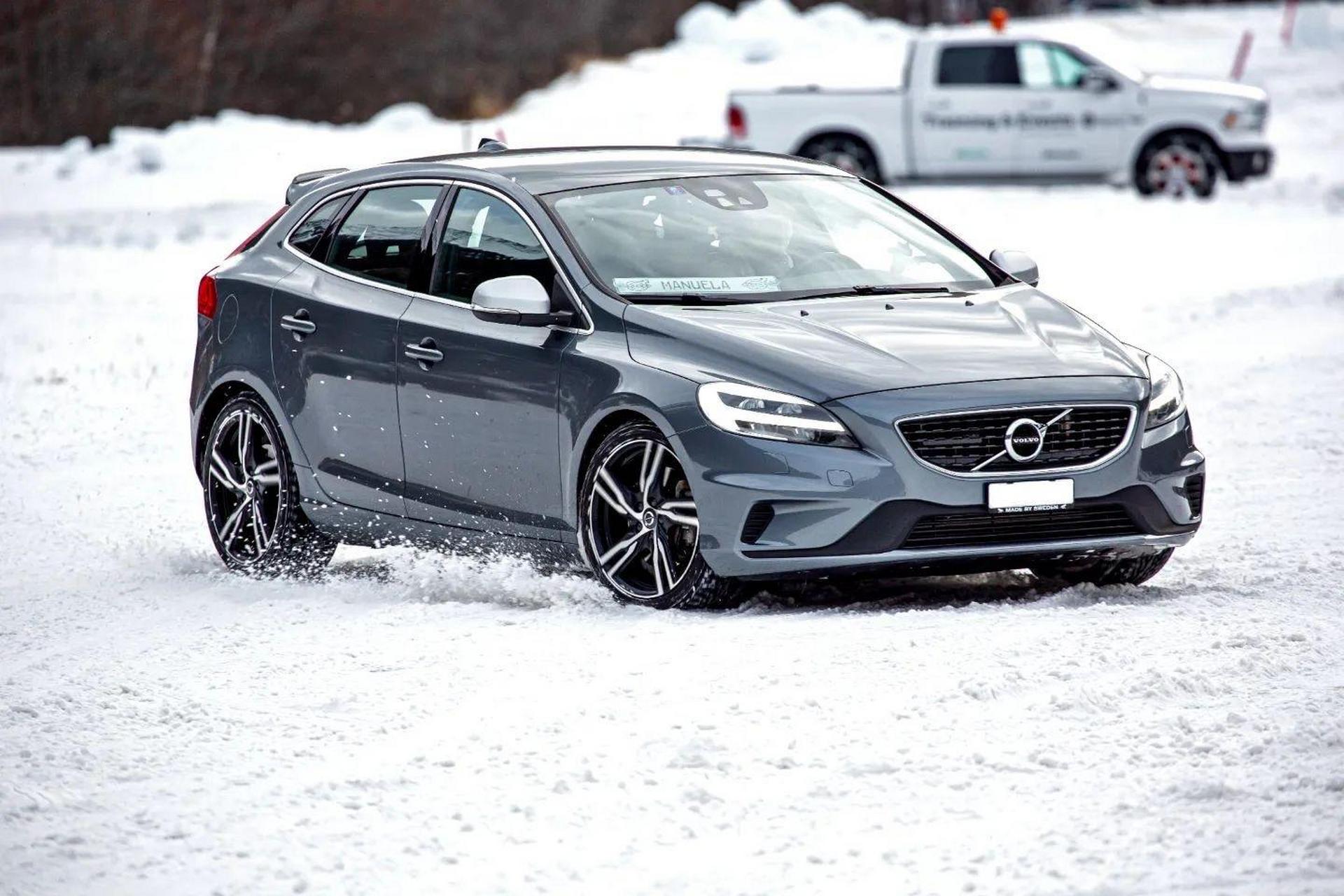 沃尔沃v40是正儿八经的旅行车.