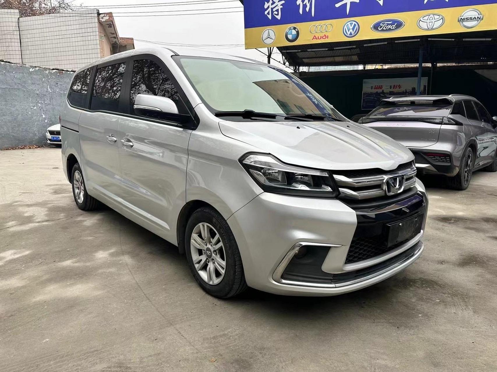 到货2020年华晨宝马华颂7,2.