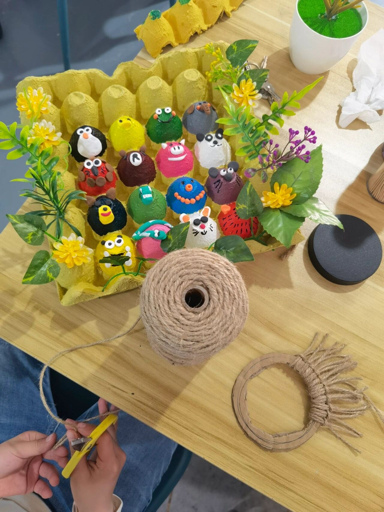 本期の五一手工作业【变废为宝】 	 工具:鸡蛋托 (我的不需要裁剪)