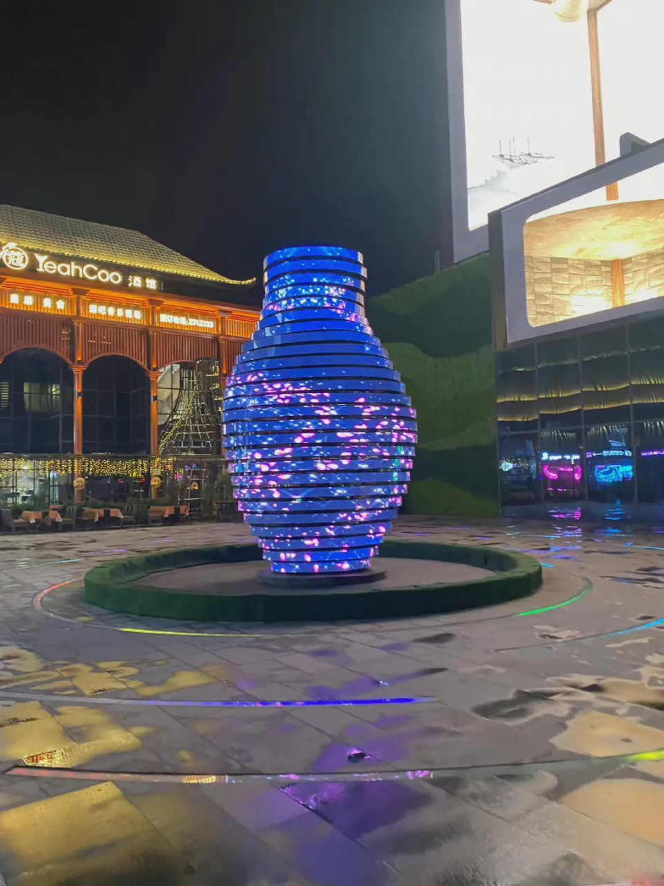 路过淄博张店的尚美第三城,这个地方的夜景太漂亮了,重修之后的尚美第