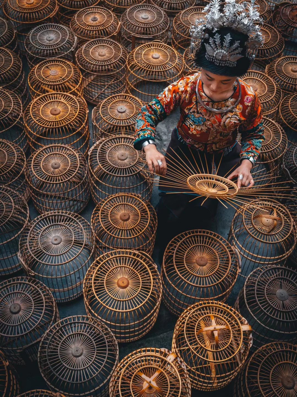 卡拉村的鸟笼就是其中一项.