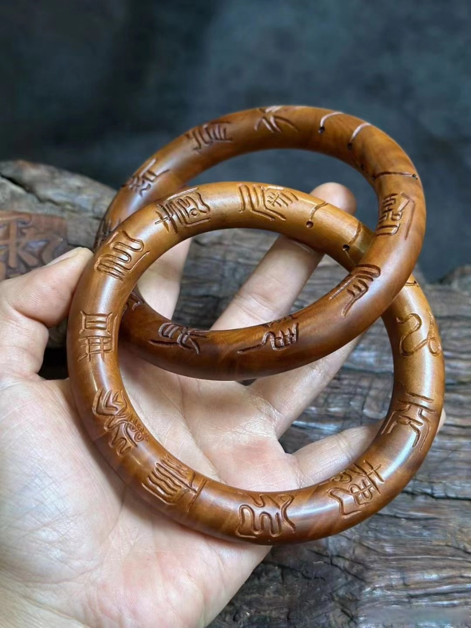 乾坤圈,又称阴阳环,为道家法器,是道教重要宗教修持用品之一.