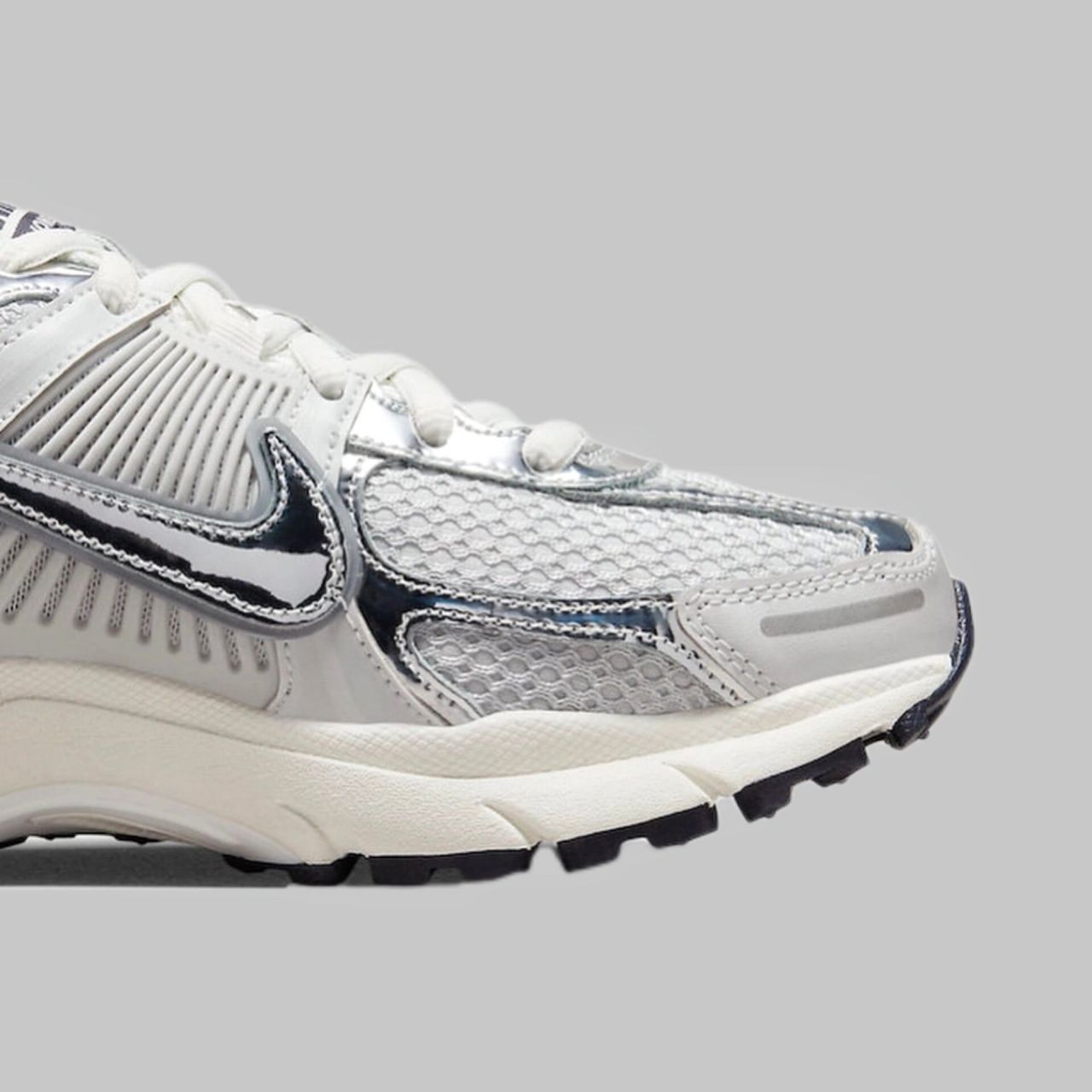 空山基金属银7215nike zoom vomero 5 银白 91近日,又一款 nike