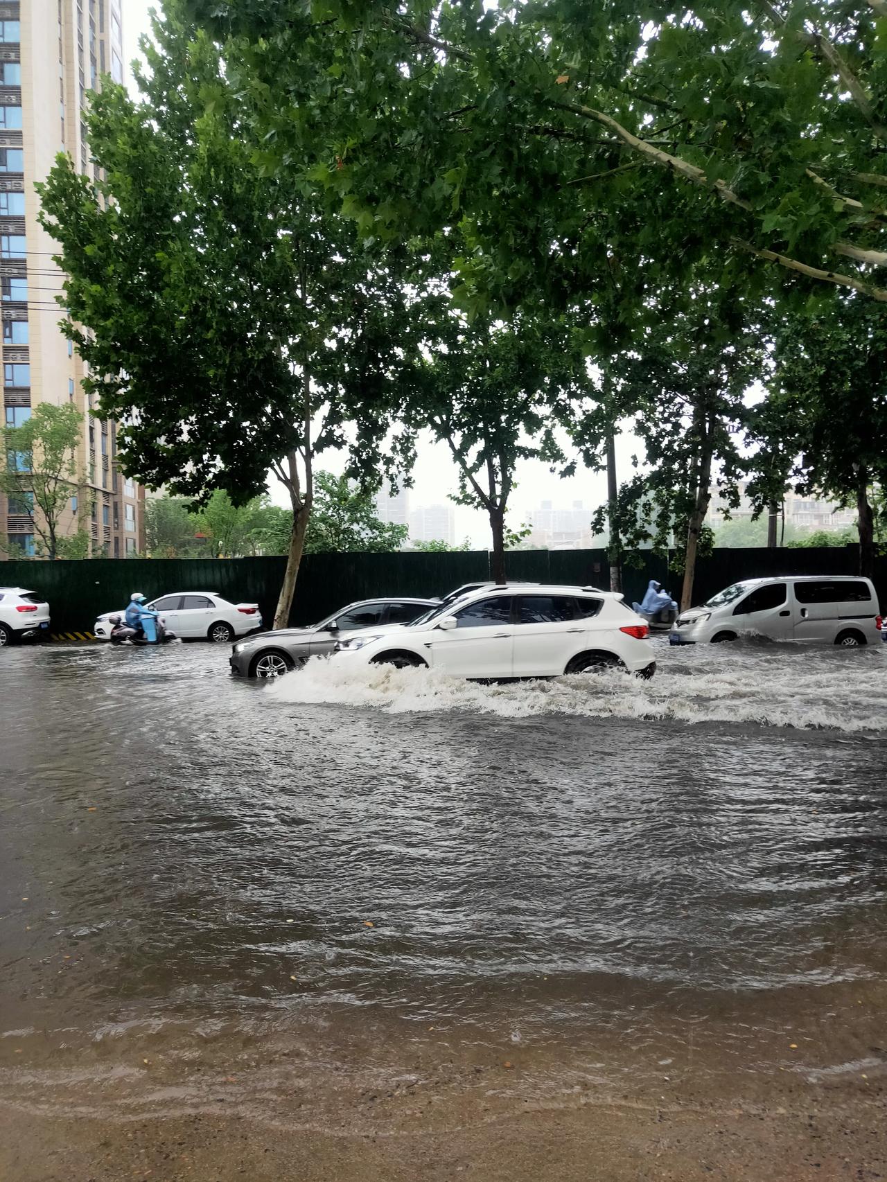 河南暴雨郑州的七月,又进入说来就来的暴雨恐慌时节