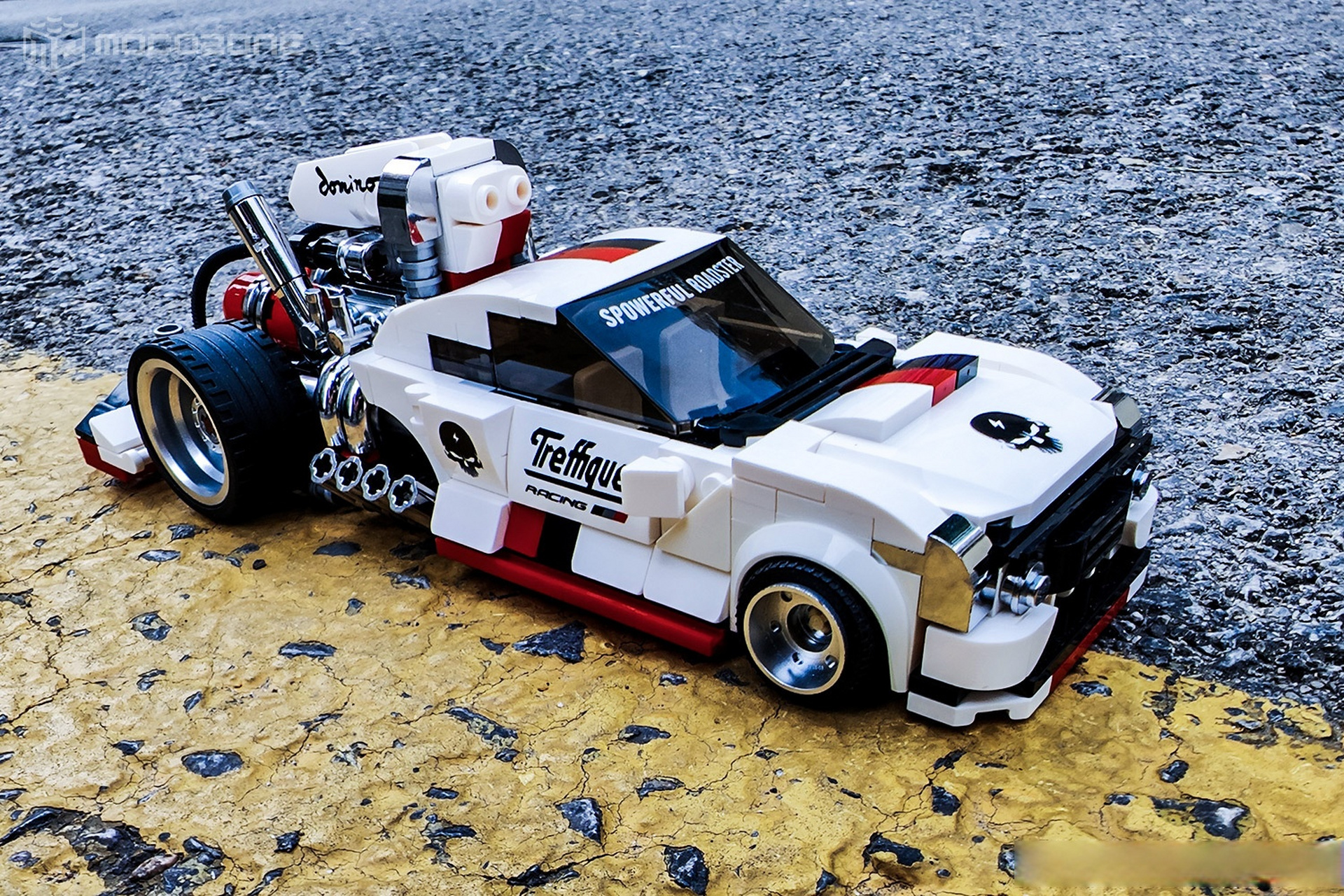 不知道这种小比例的8格积木小车是不是让很多人喜欢,反正这个经过爆改