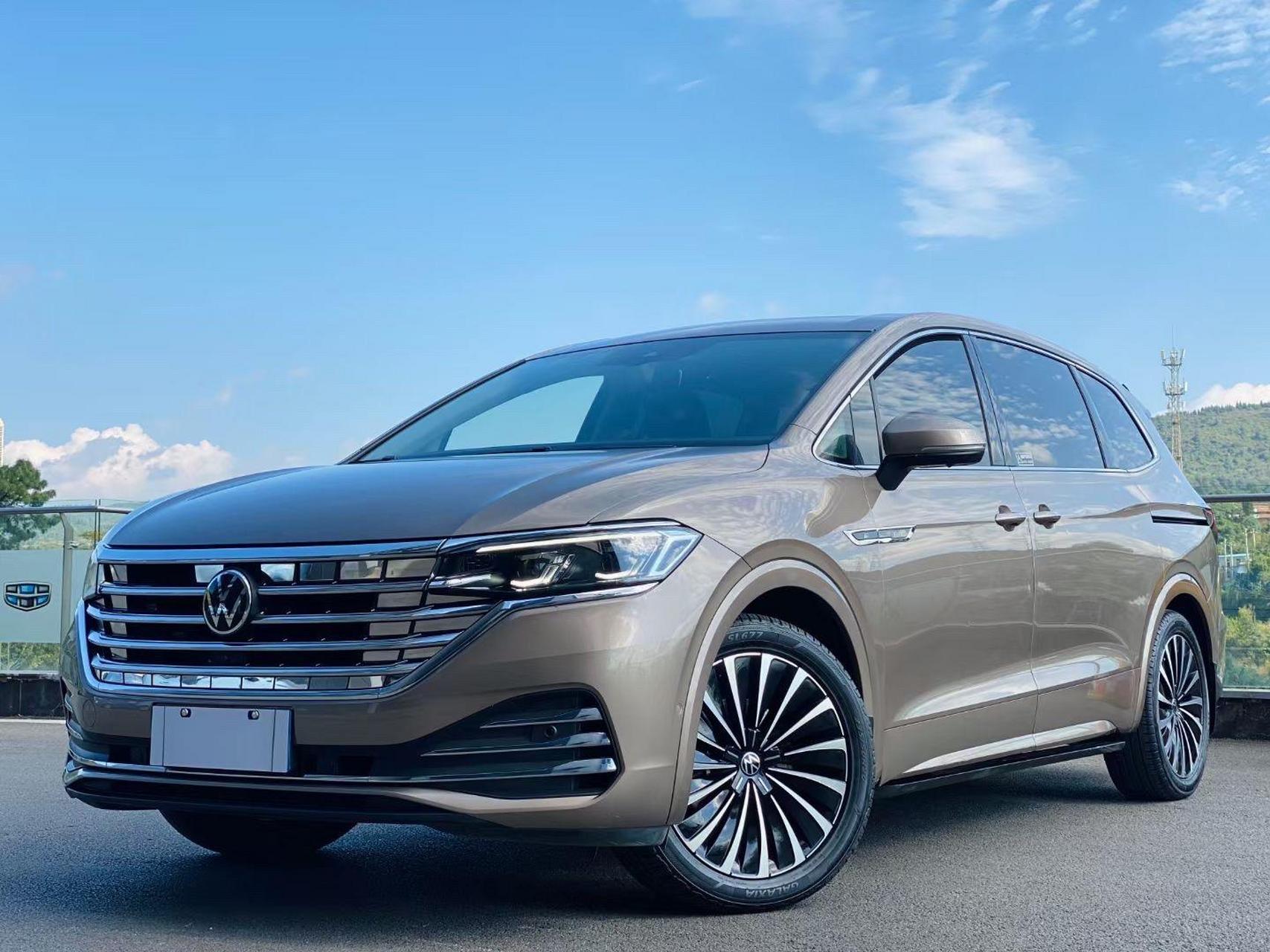 大众 威然 380tsi  尊贵版, 上牌时间2021年4月,行驶里程8.