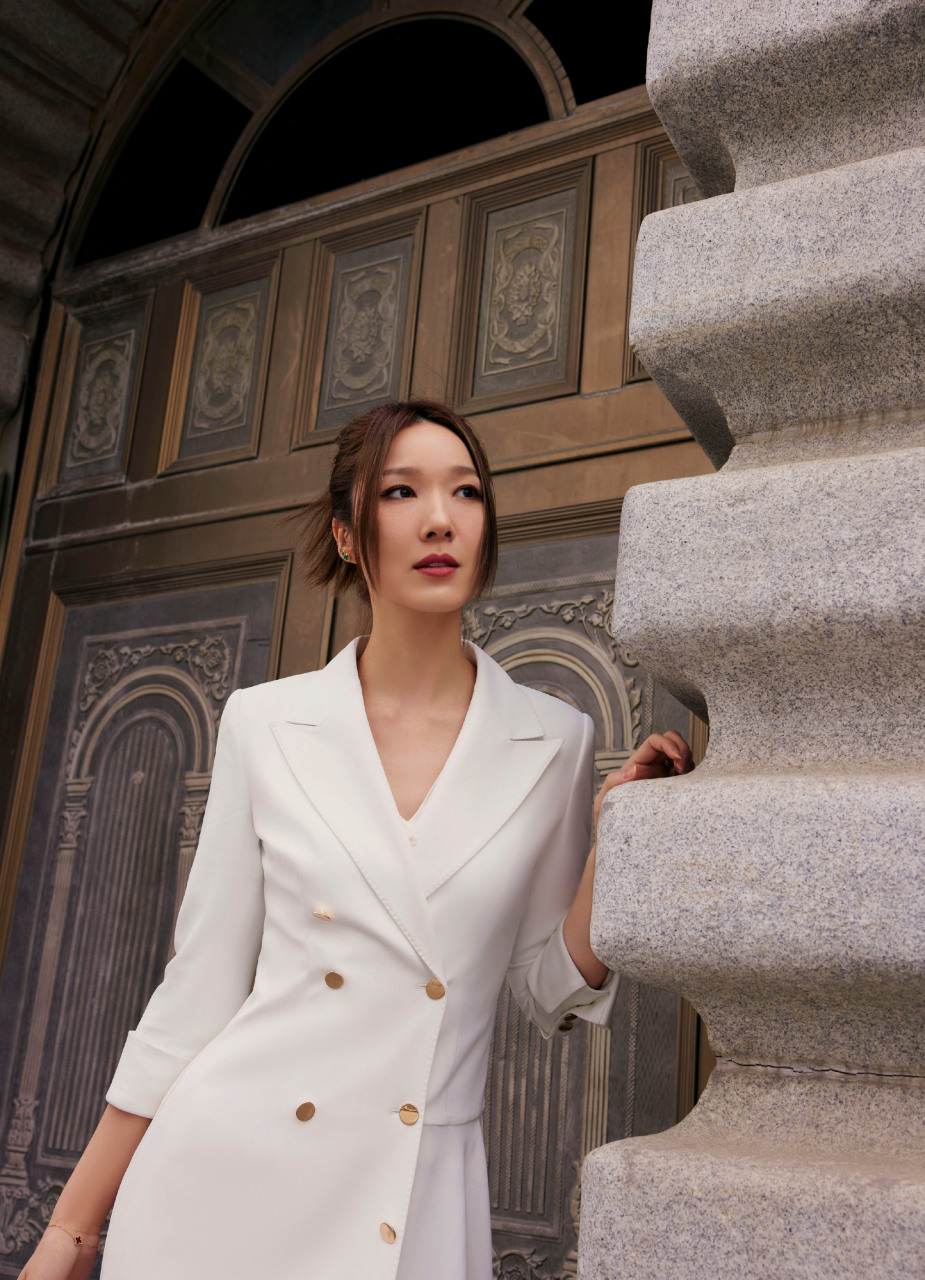 李亚男极简浪漫街拍