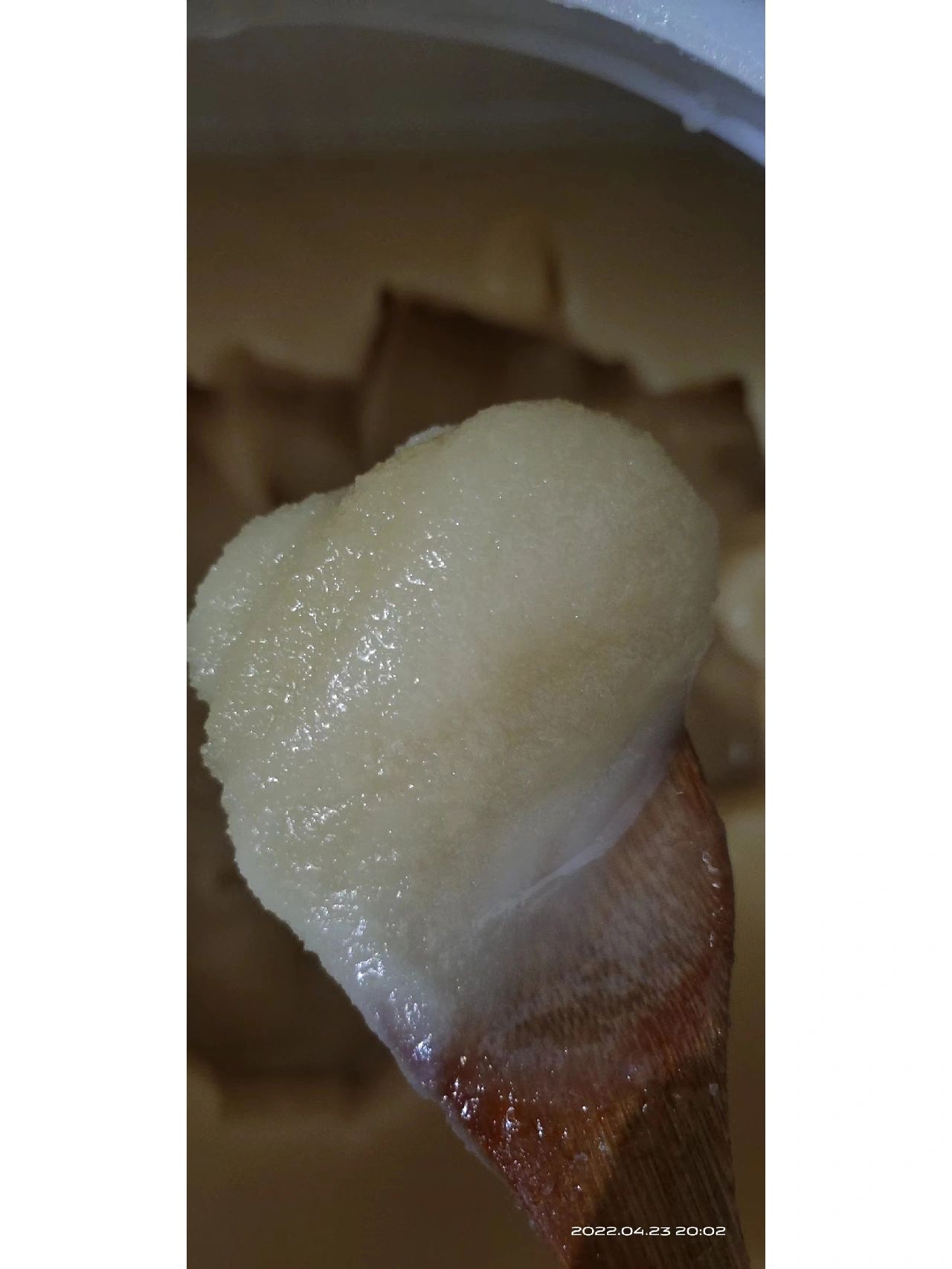 结晶槐花蜜和油菜蜜区别 99前两张是槐花蜜,明显看出结晶颗粒比油菜