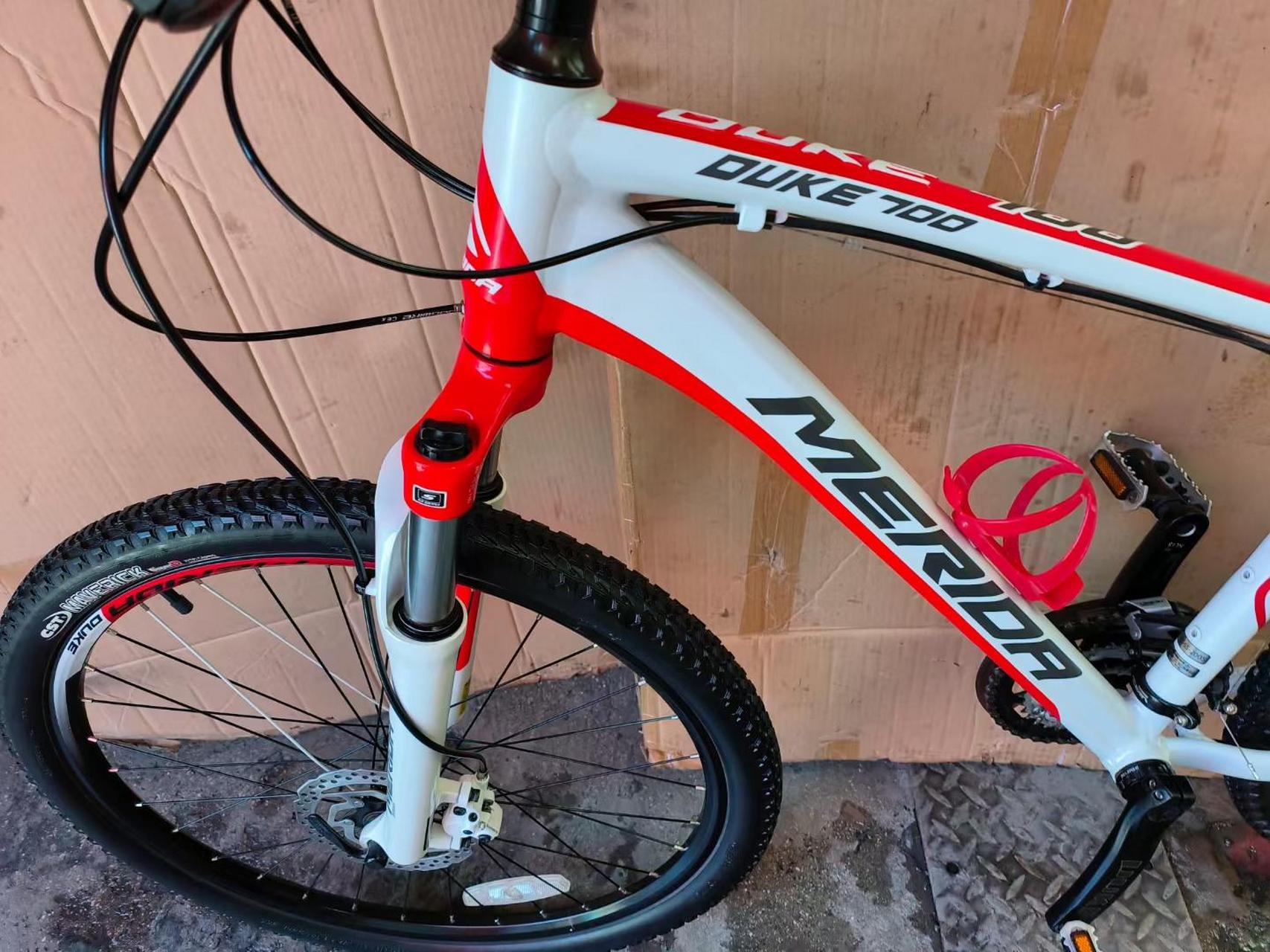 美利达公爵700,双油碟27速,前叉带线空锁死,车架17寸,成色很好,1700