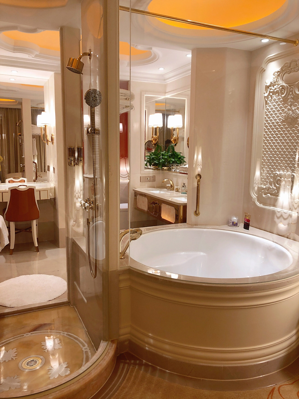 白金汉爵大酒店,位于南京栖霞区玄武大道888号,隶属于香港集团的酒店