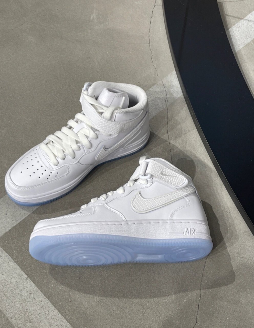 air force 1 high蓝高帮空军 超级无敌好看百搭,鞋子整体是哑光的