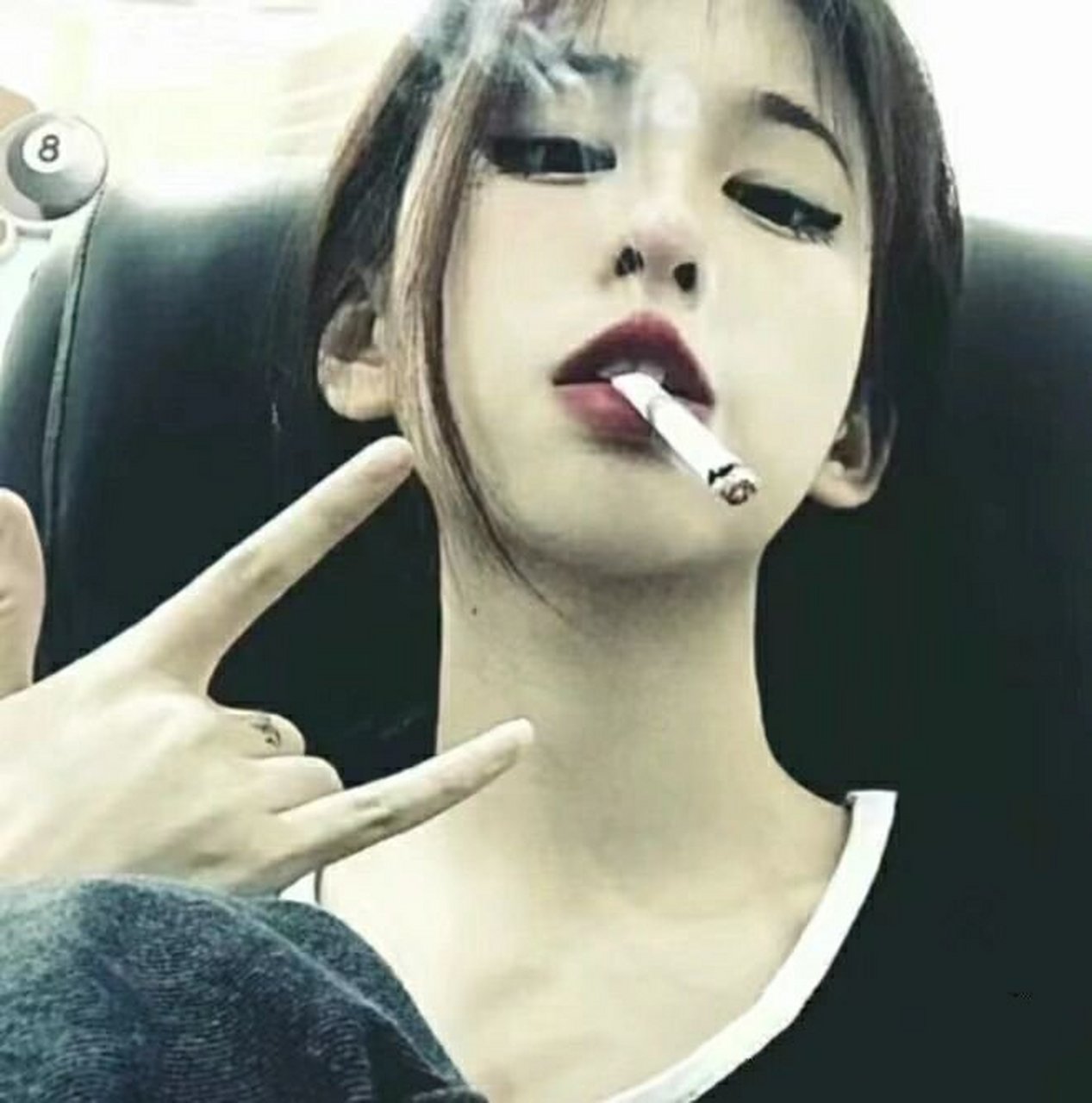 黑社会女头像 如果说爱情我真不配得到,那我宁愿永远躲到我的黑暗处