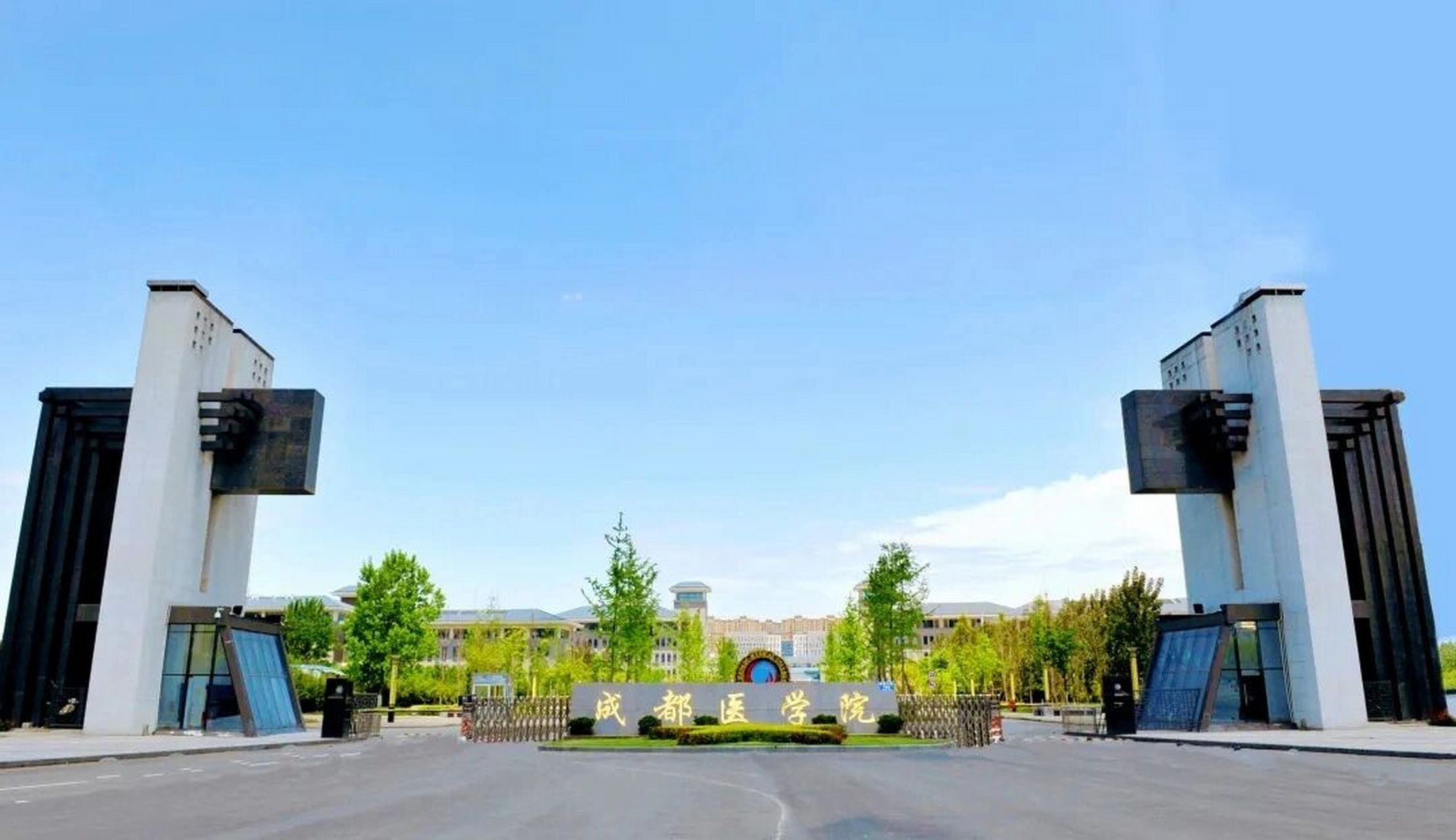 成都医学院 成都医学院是四川省人民政府举办的全日制普通高等医学