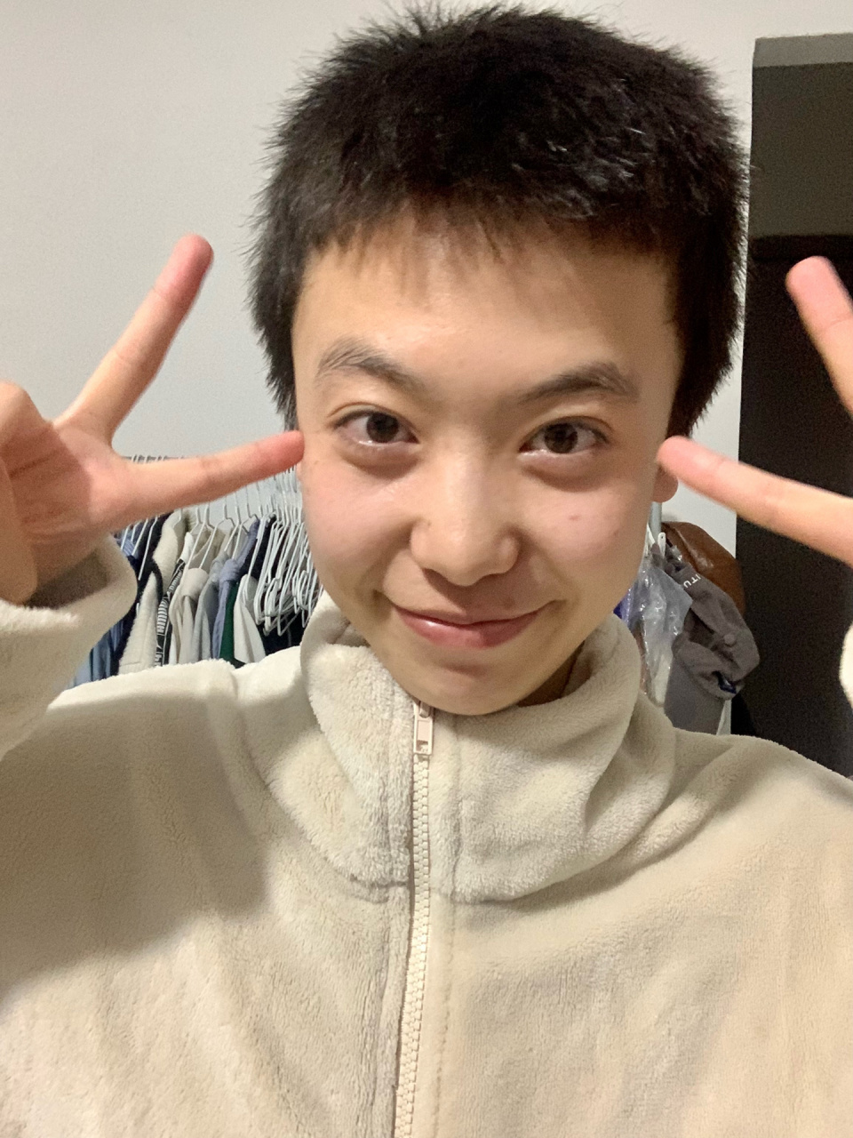 女生剪完寸头后悔了…… 真的很后悔,后悔怎么没早点剪!