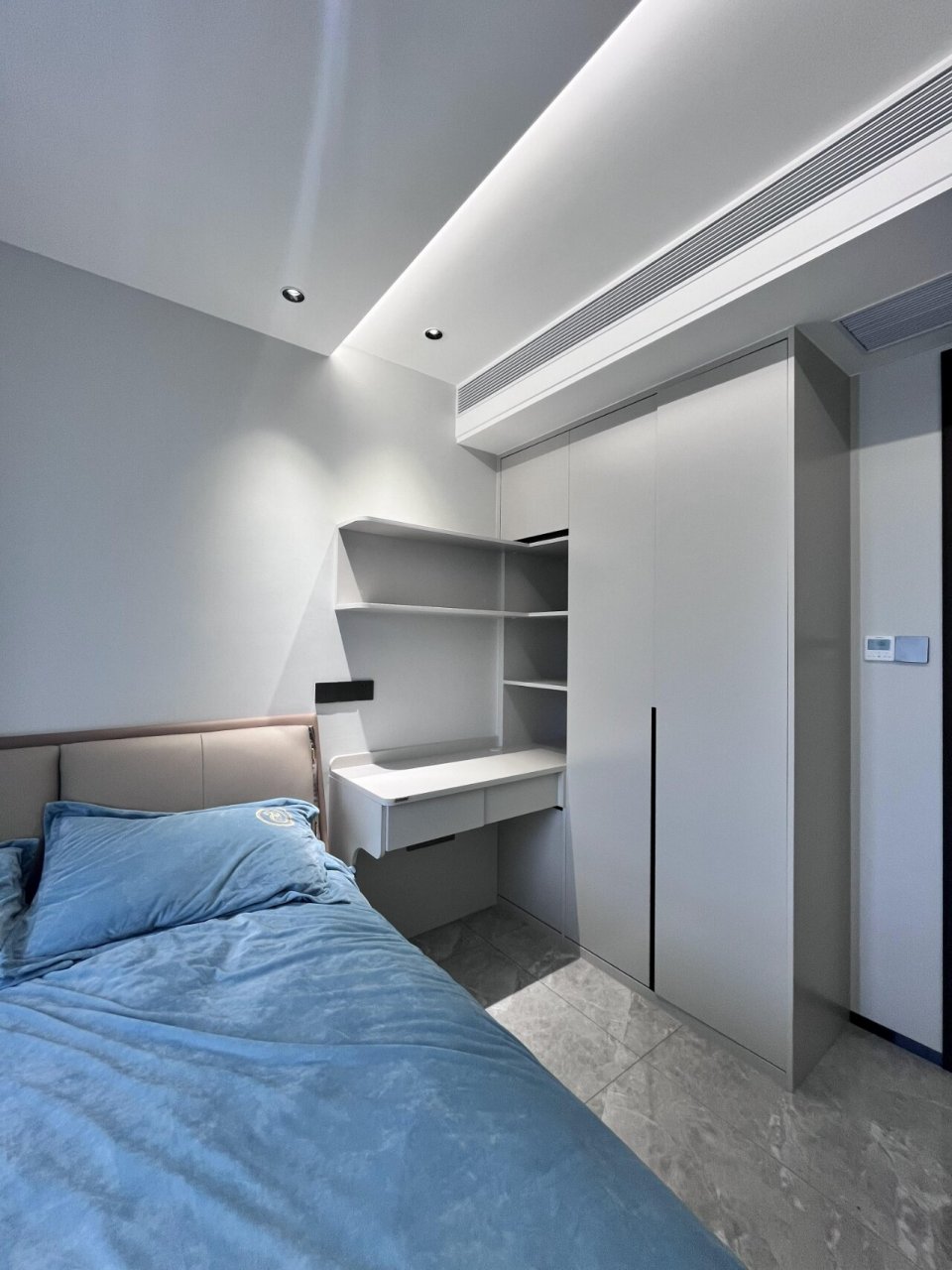 索菲亚月牙白衣柜实拍 花色 尼克胡桃 月牙白