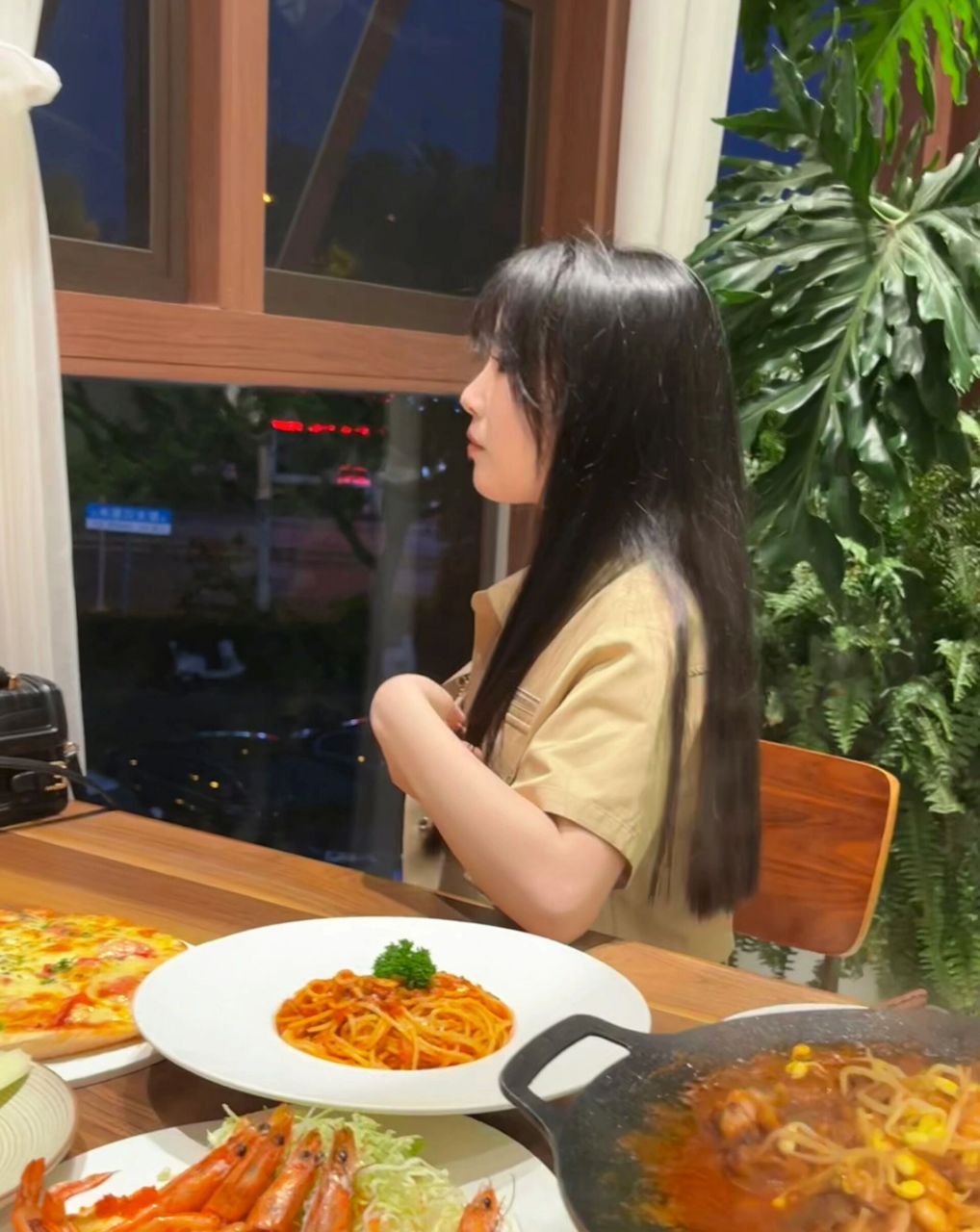 淮阴工学院女大学生日常 和舍友一起去打卡了不止