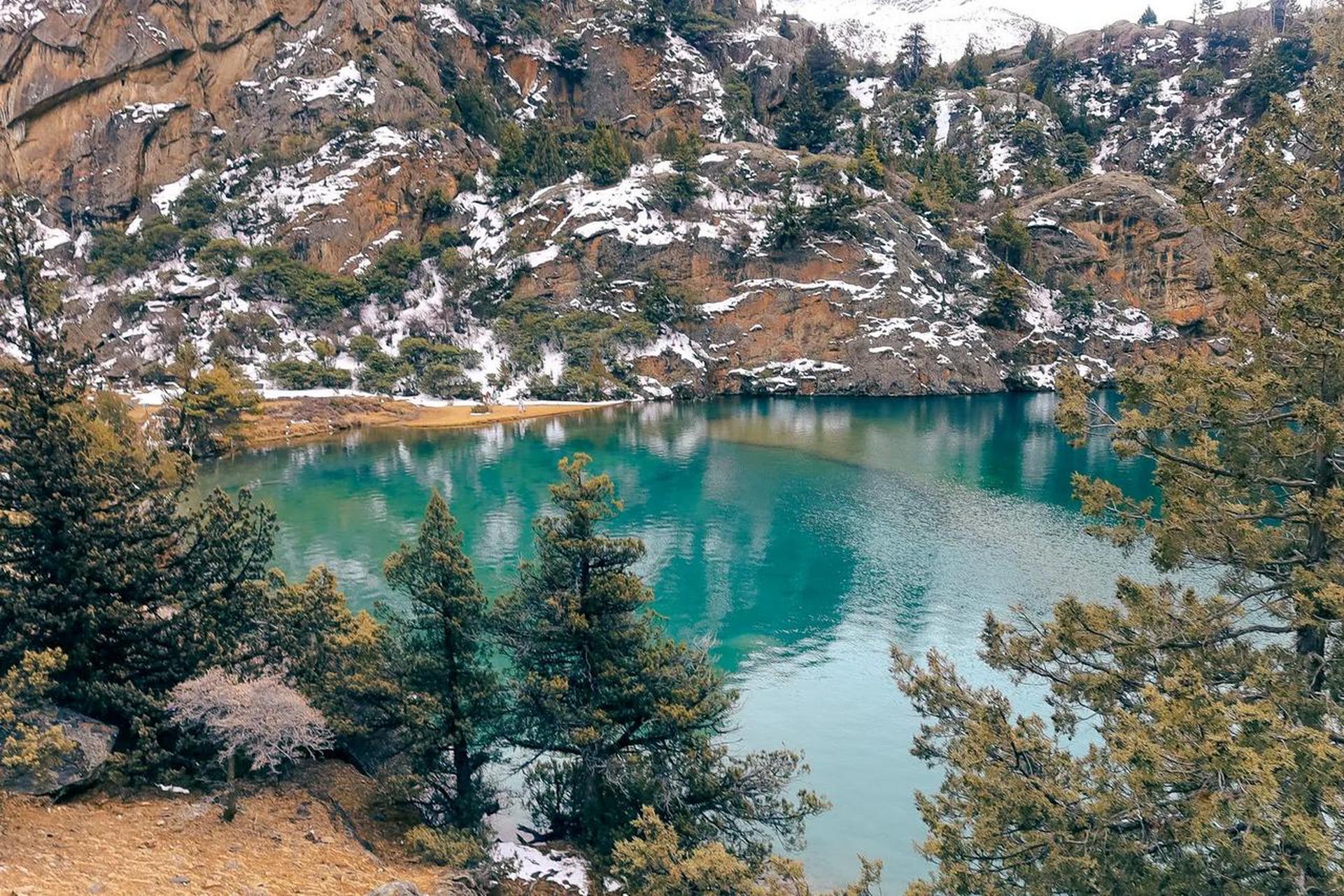 三色湖 - 西藏边坝县  传闻有缘人可以看见黄色,蓝色,黑色三种颜色