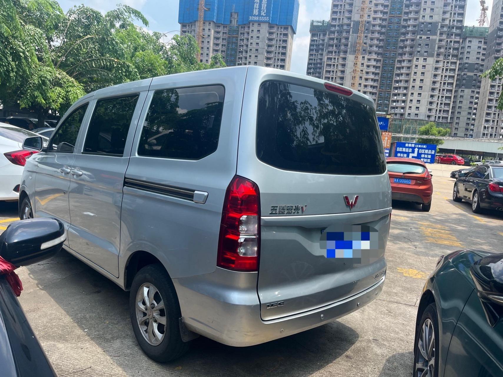 五菱宏光v面包车,2021上牌,1.5排量有助力有空调