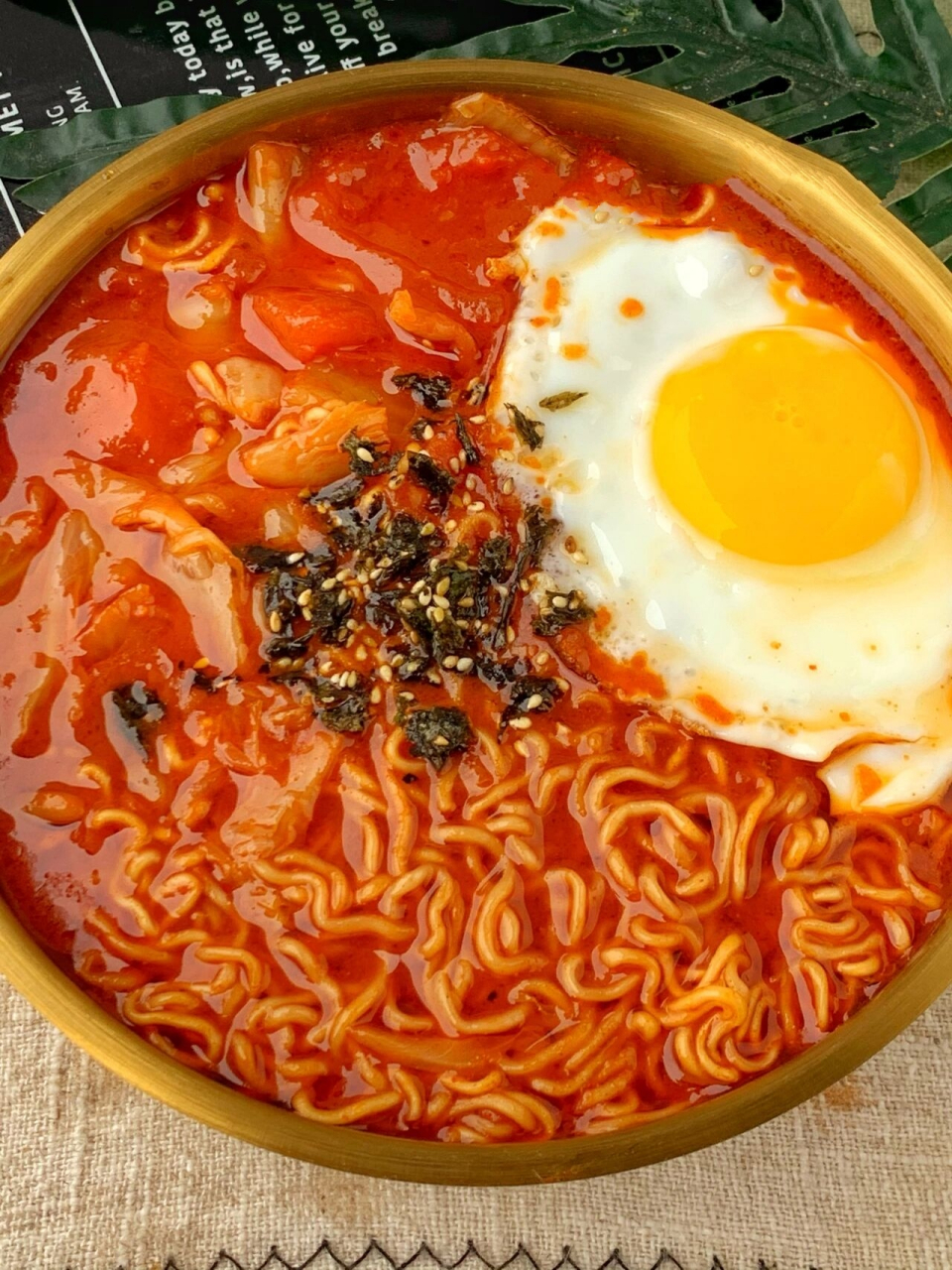 酱汁浓郁7515巨好吃的韩式泡菜浓汤面,敲简单 寒冷的冬天,来一碗