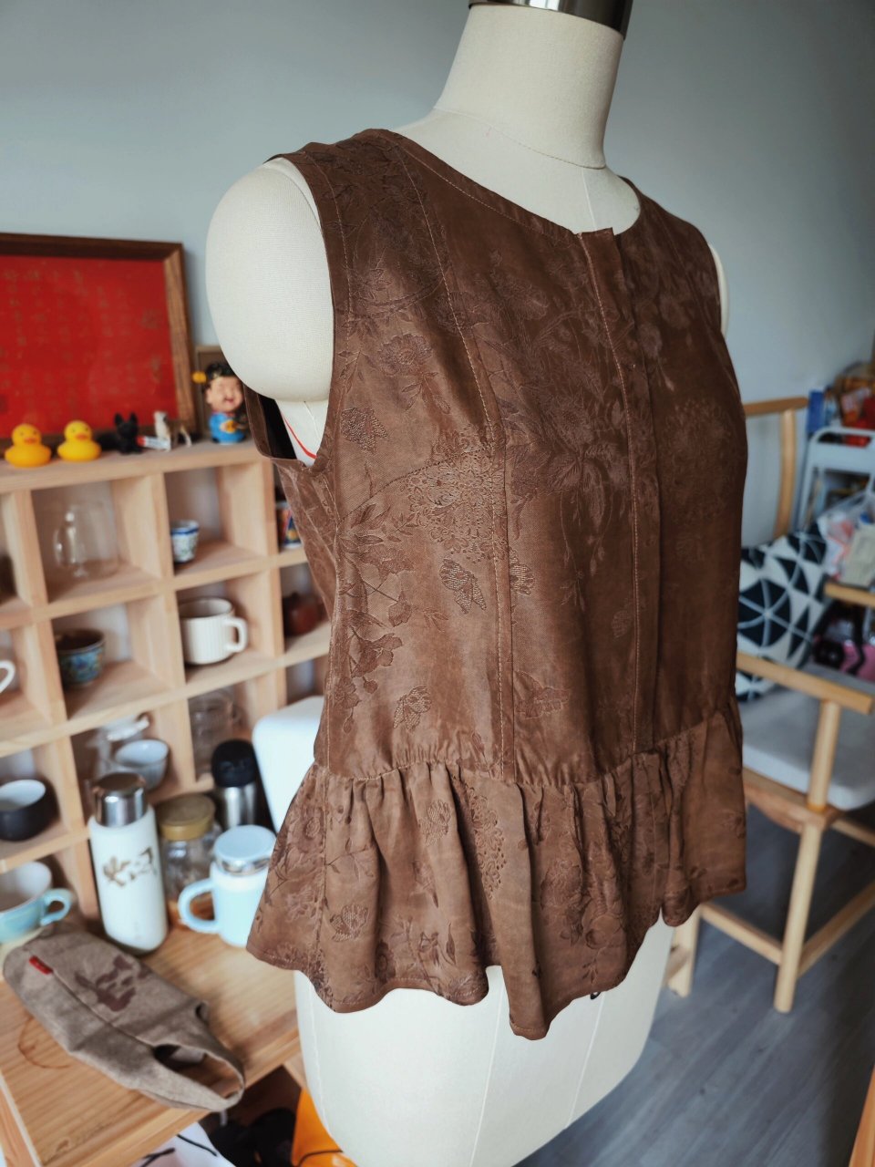 自己做衣服|香云纱花边马甲刀口布拼接 分享我的自制香云纱小背心马甲