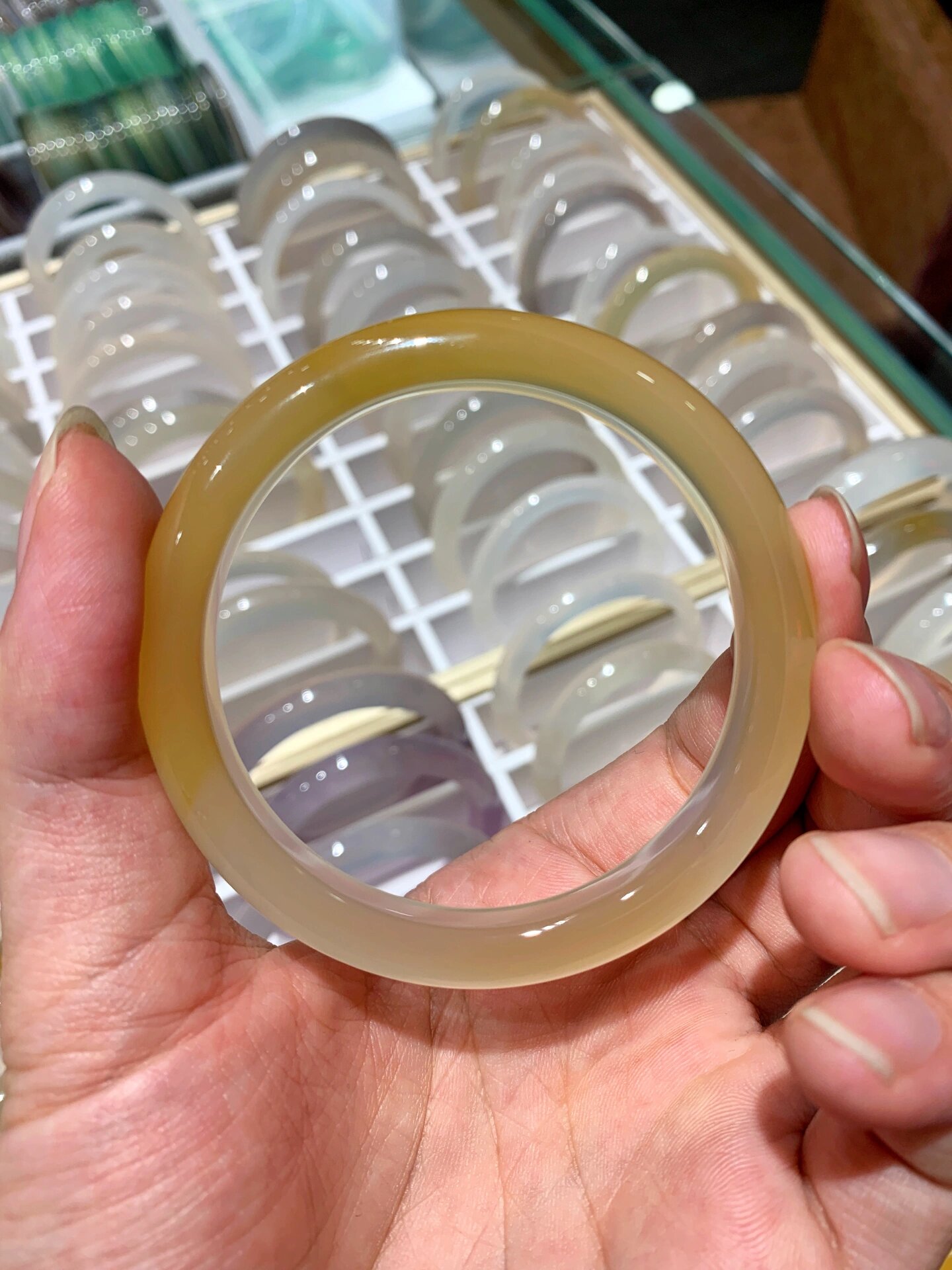 进口马料高冰种 来自马达加斯加的天然玉石玉髓玛瑙手镯 马料的颜色更